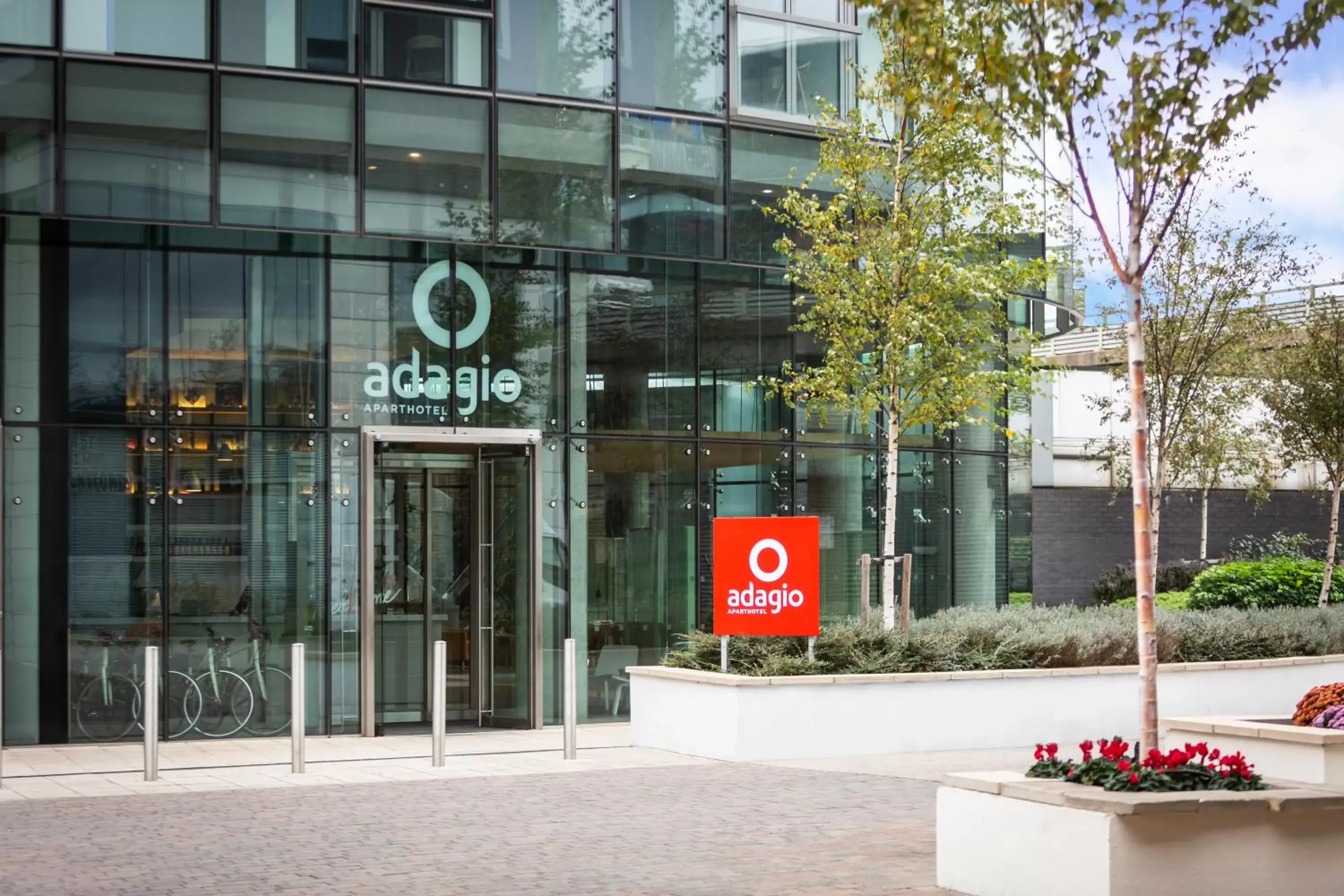 Facade/entrance in Aparthotel Adagio London Brentford Facade/entrance in Aparthotel Adagio London Brentford