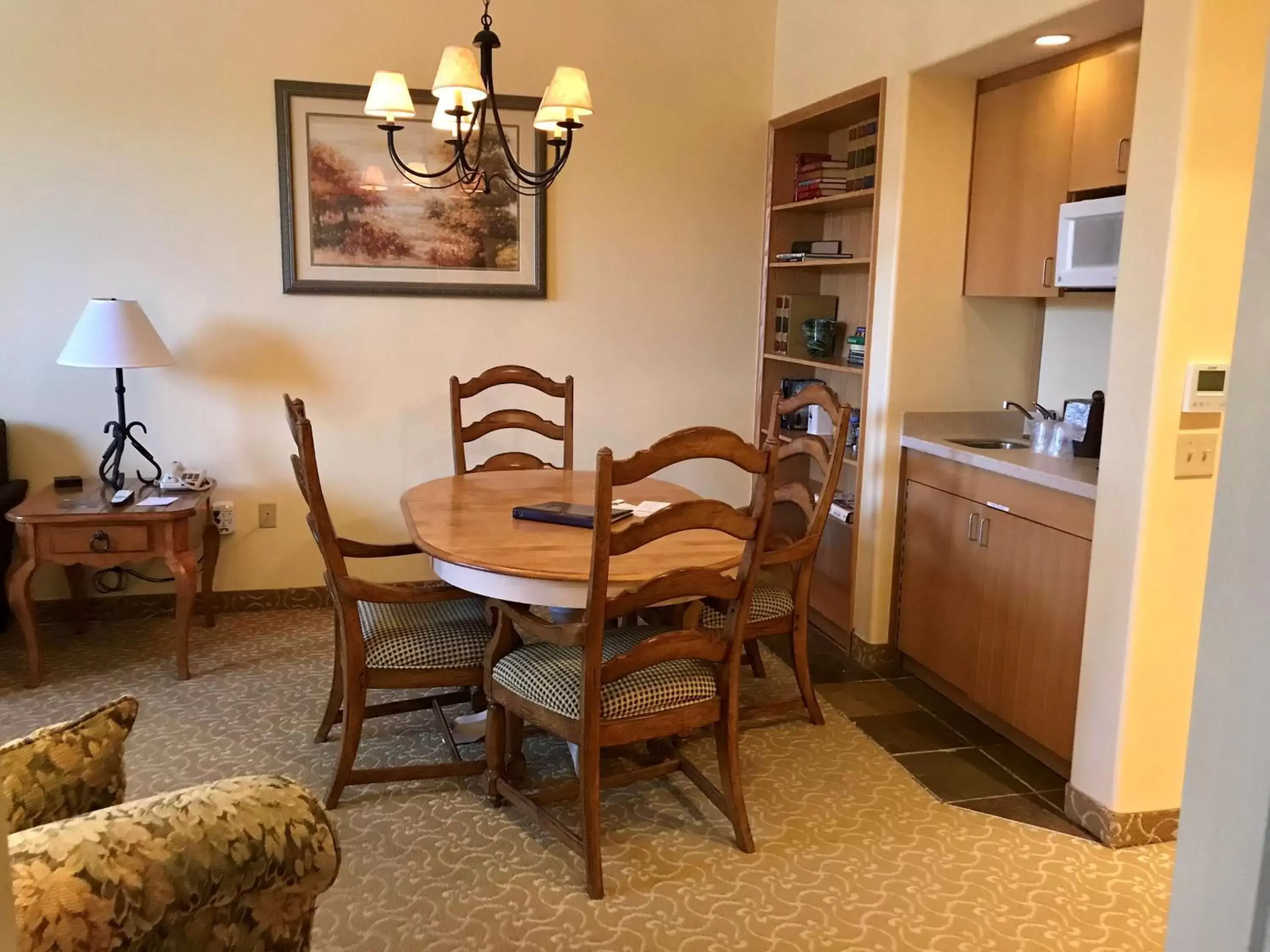 Photo of the whole room, Dining Area in Best Western Plus Waterbury - Stowe