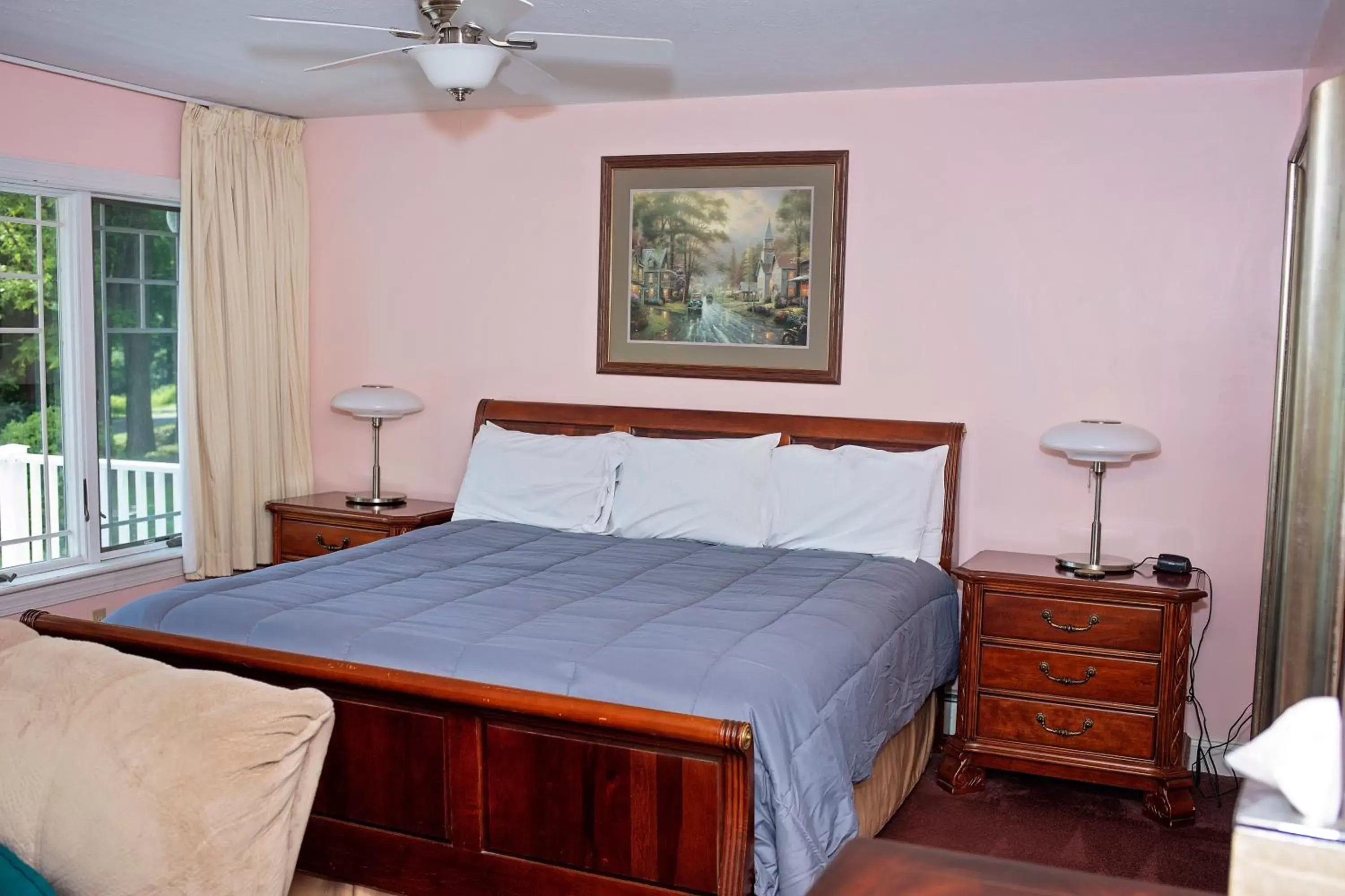 Bedroom, Bed in Longhouse Manor B&B