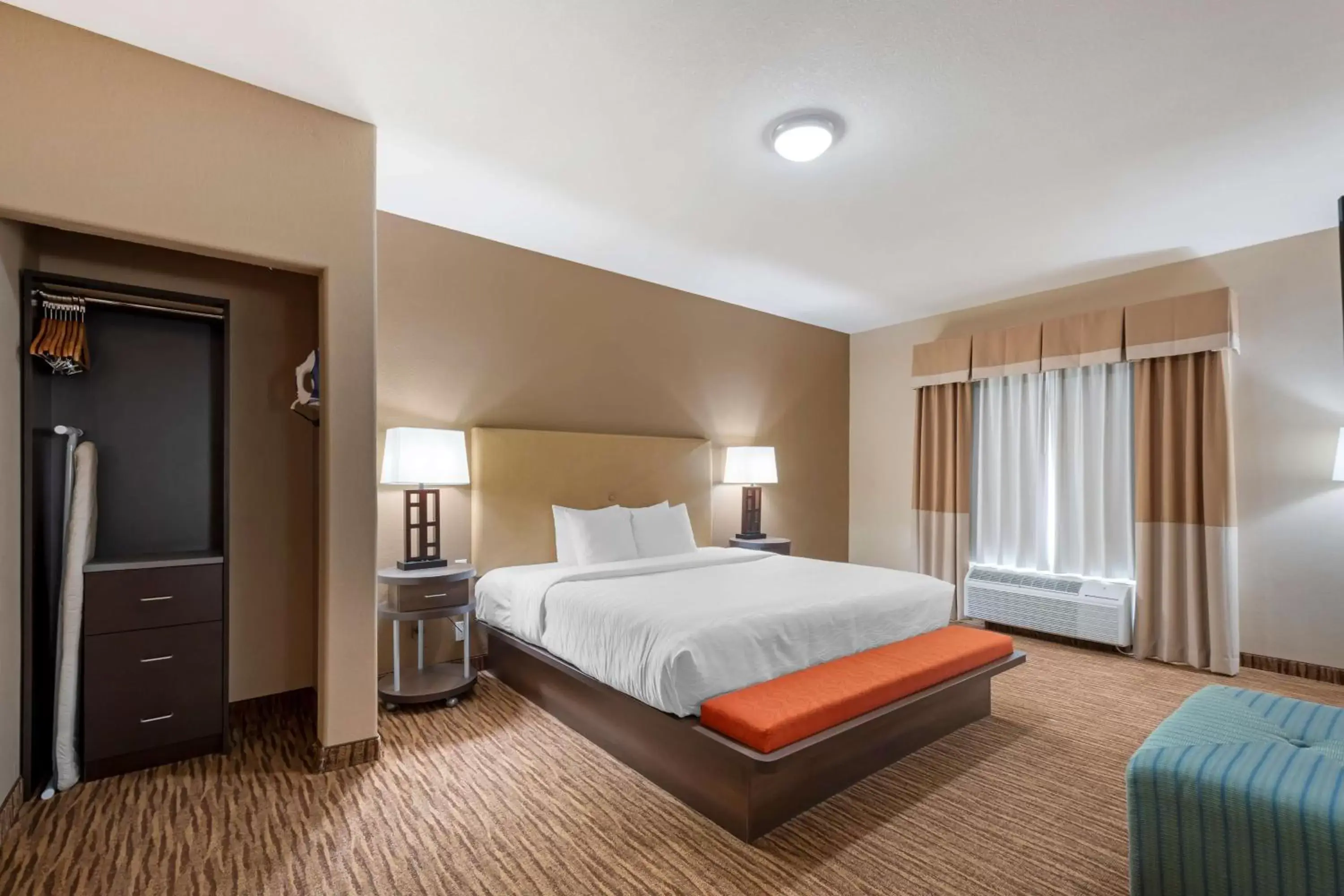 Photo of the whole room, Bed in Best Western Plus DFW Airport Suites