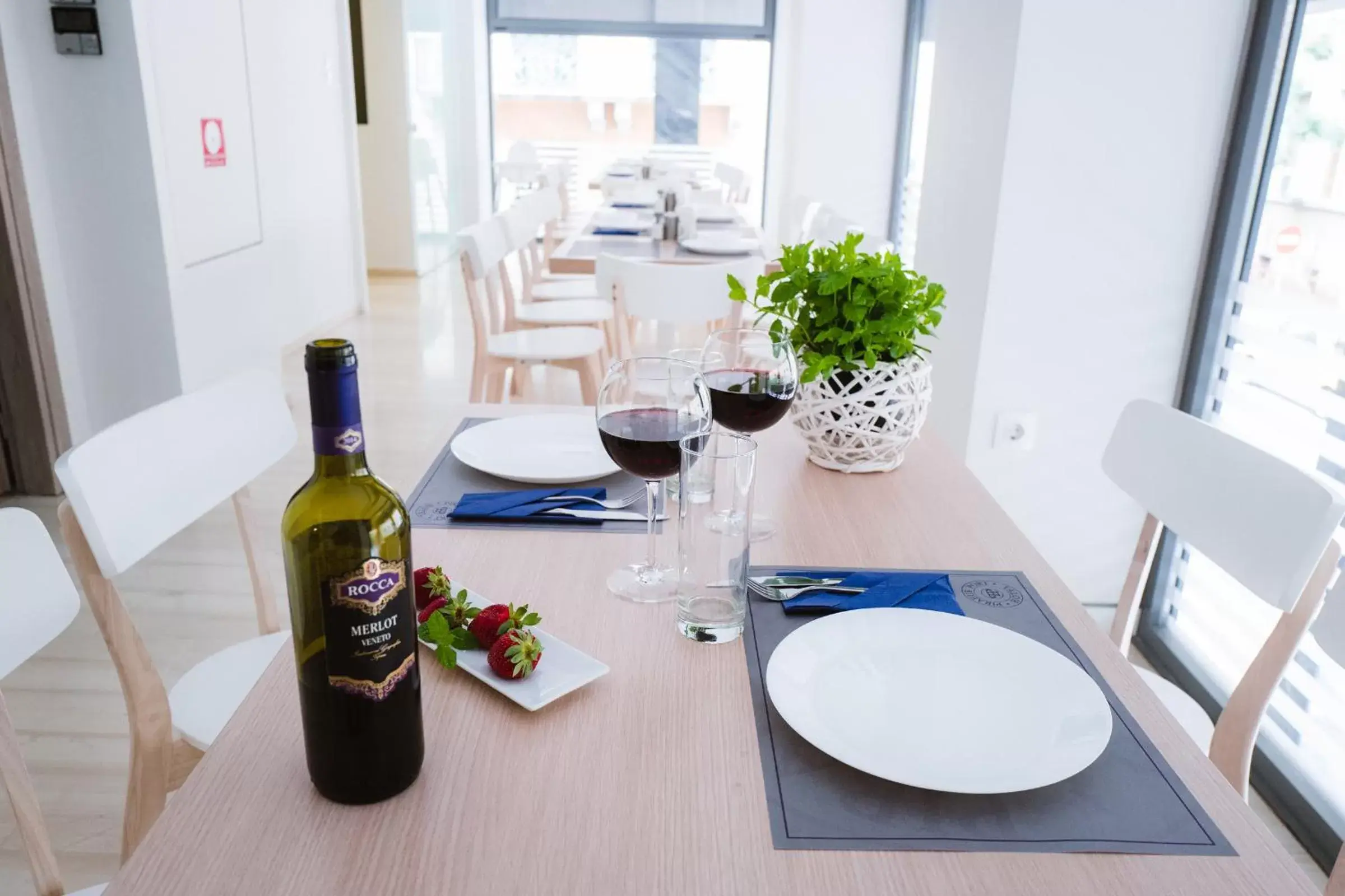 Restaurant/places to eat, Dining Area in Piraeus Port Hotel