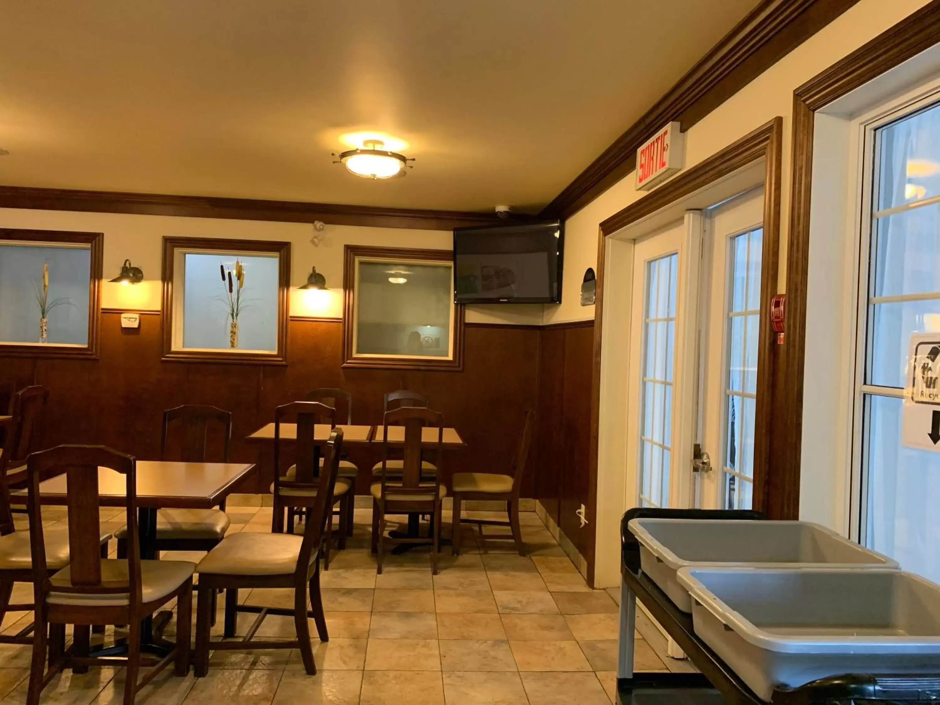 Dining area, Restaurant/Places to Eat in Quality Inn Riviere-Du-Loup