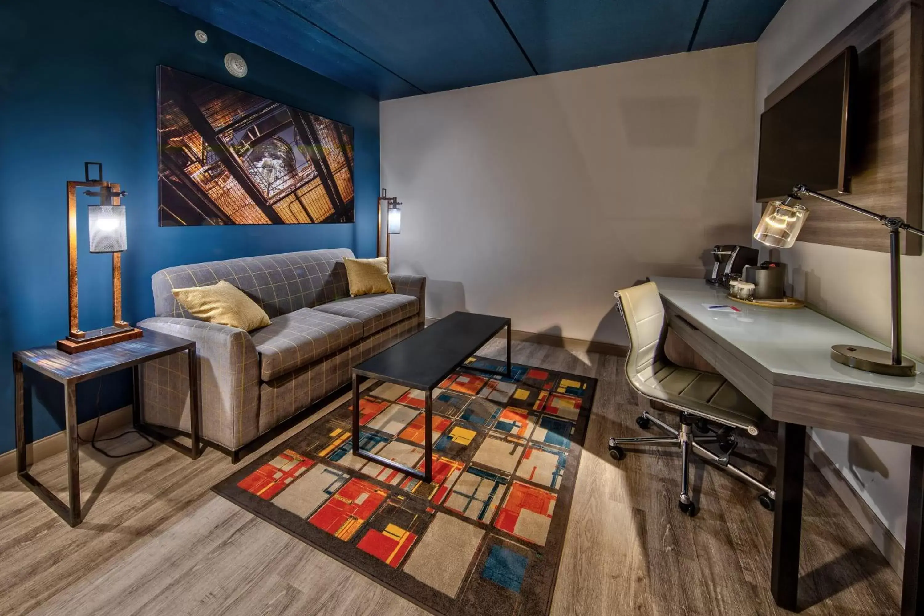 Photo of the whole room, Bed in Hotel Indigo Pittsburgh University - Oakland by IHG Photo of the whole room, Bed in Hotel Indigo Pittsburgh University - Oakland by IHG