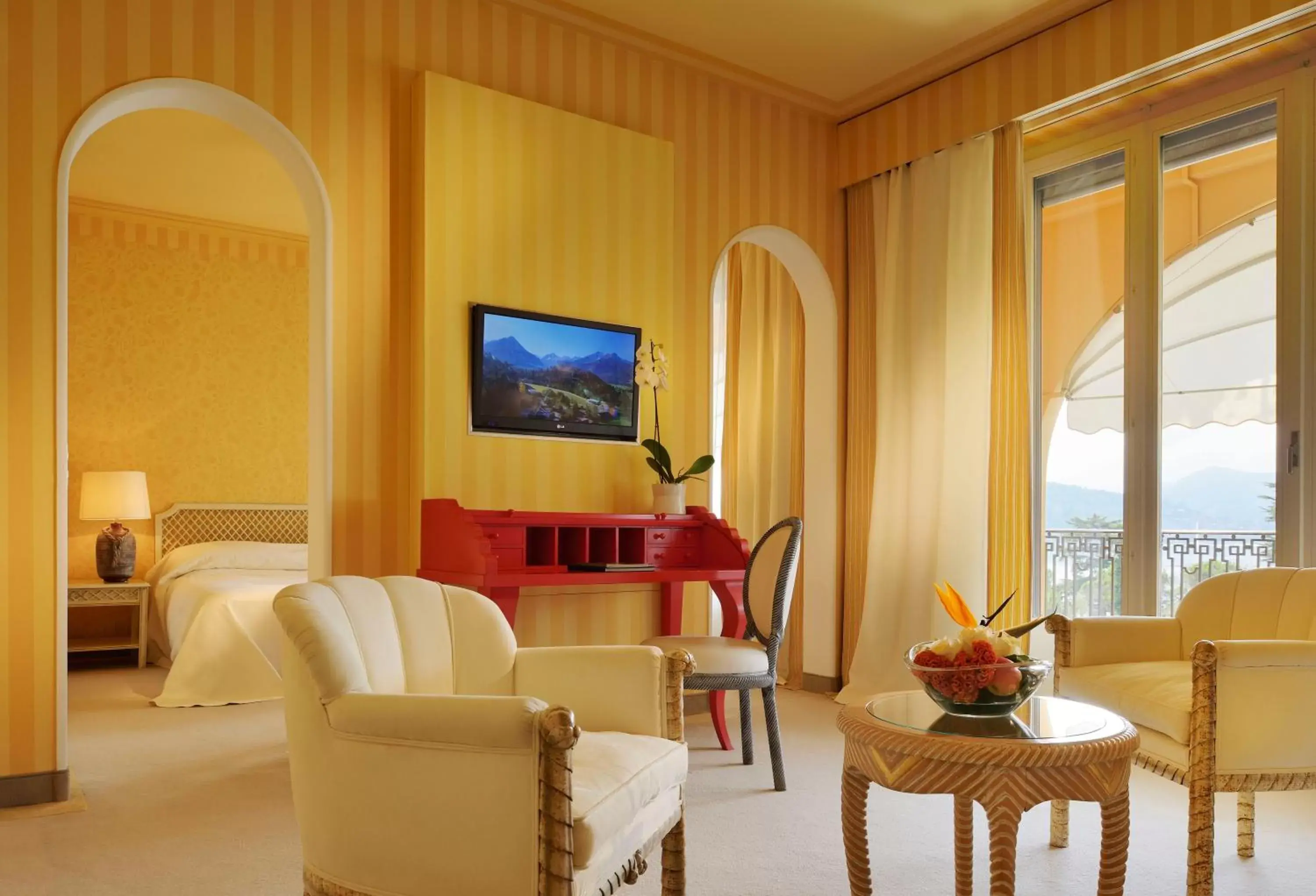 Photo of the whole room, Seating Area in Grand Hotel Villa Castagnola