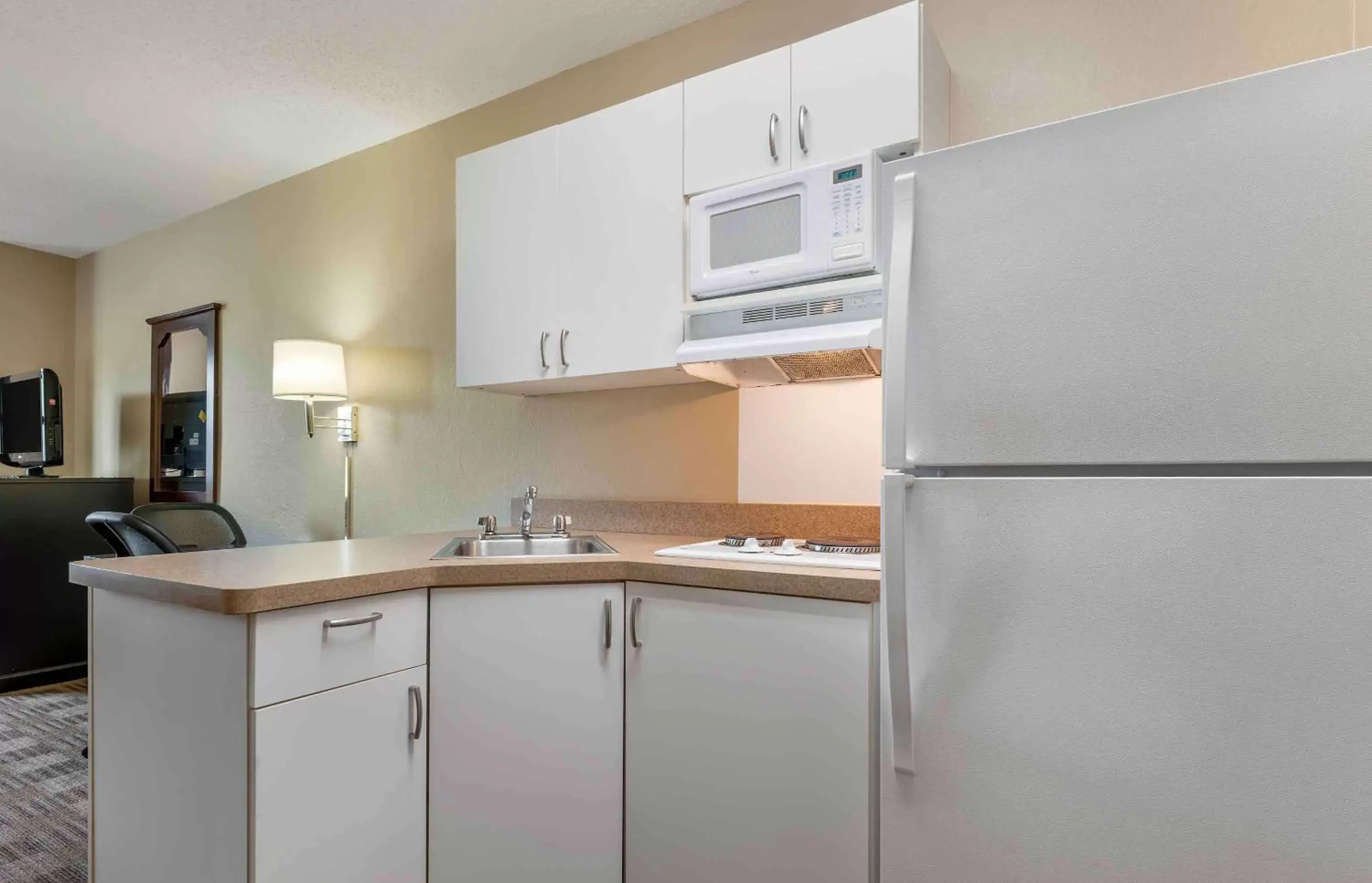 Bedroom, Kitchen/Kitchenette in Extended Stay America Suites - Bloomington - Normal