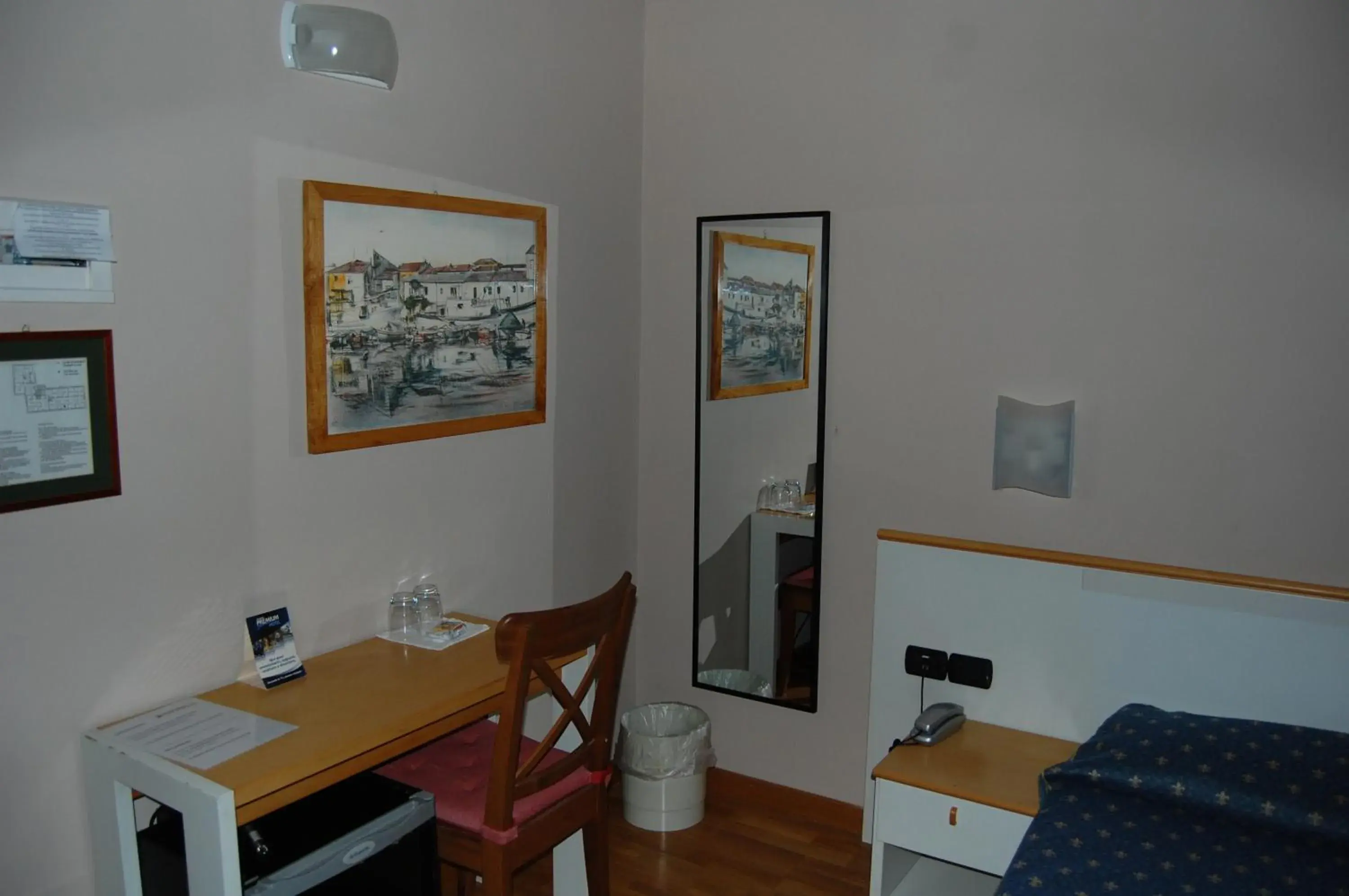 Decorative detail, Seating Area in Albergo Ristorante Sant'Eustorgio