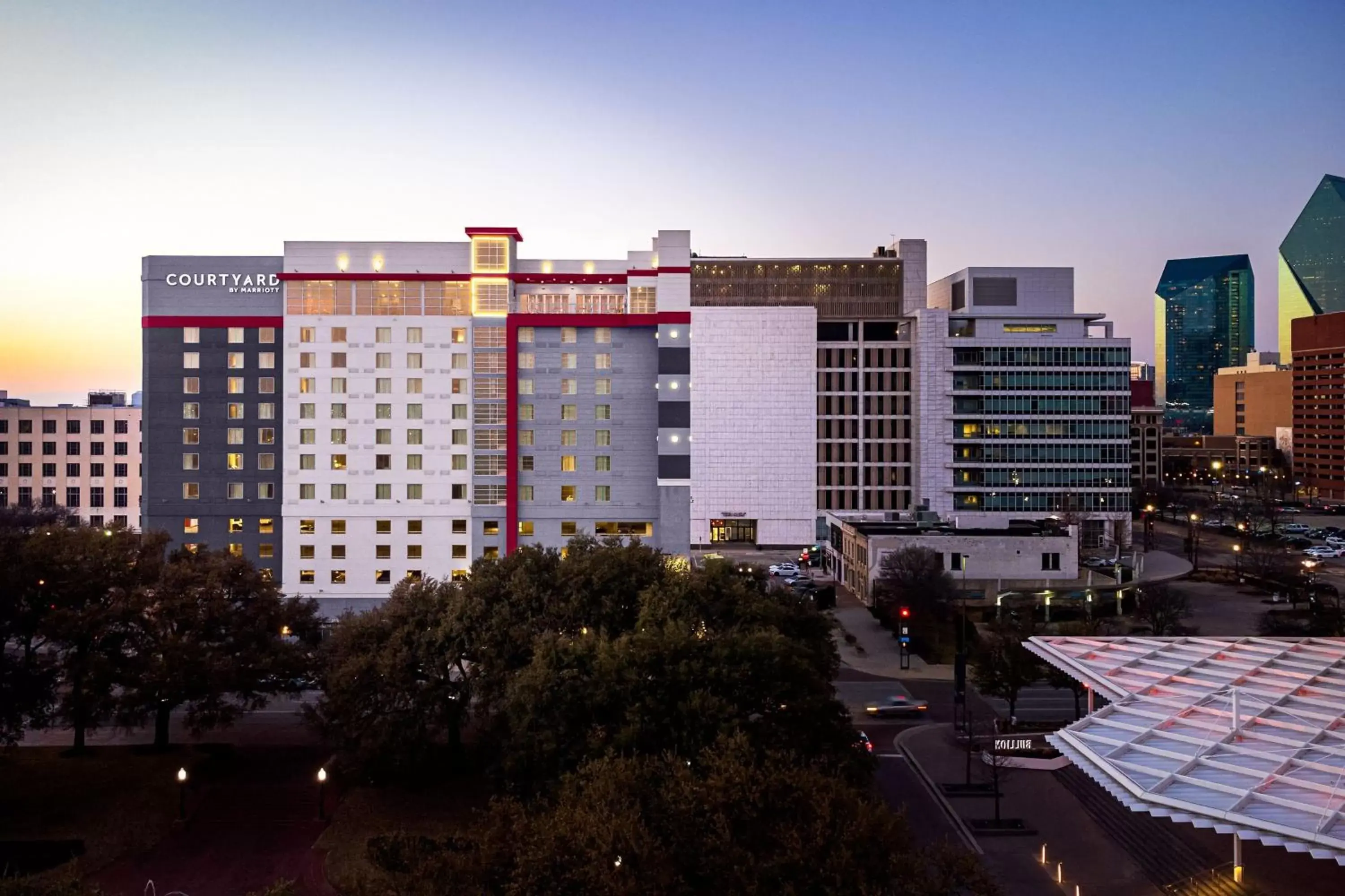 Property building in Courtyard by Marriott Dallas Downtown/Reunion District