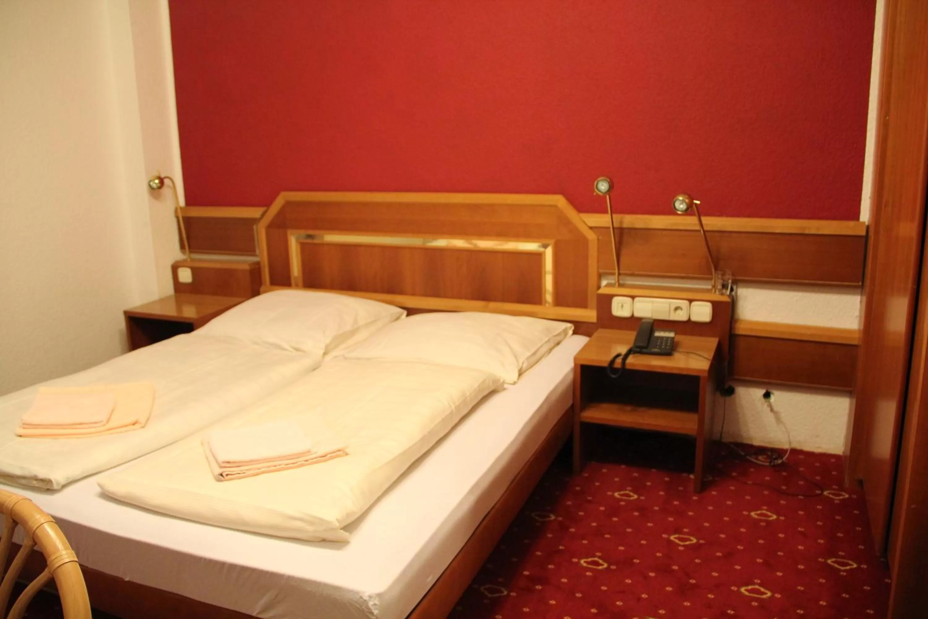 Photo of the whole room, Bed in Wali's Hotel