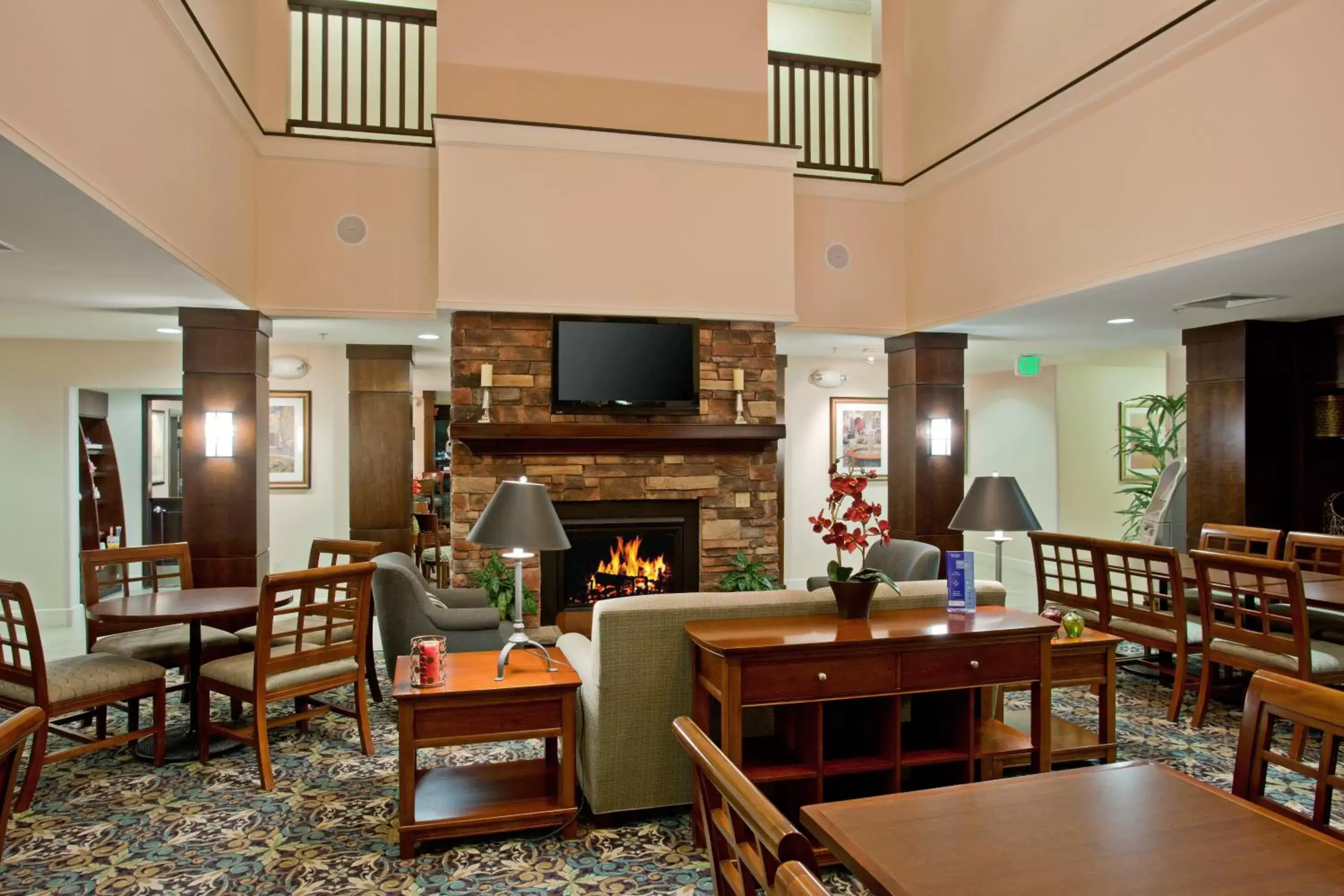 Restaurant/Places to Eat in Staybridge Suites Palmdale, an IHG Hotel