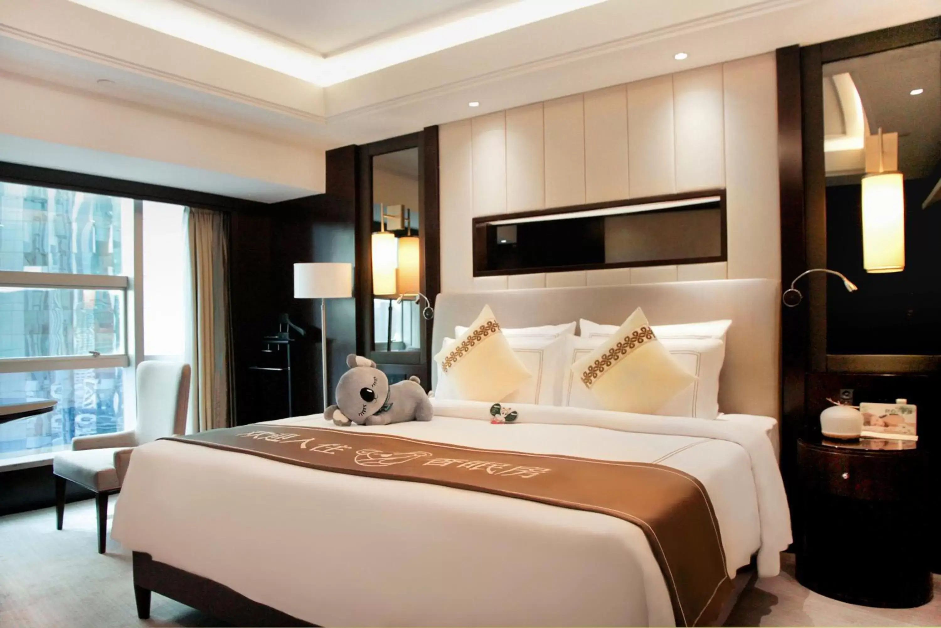 Photo of the whole room, Bed in The Pavilion Hotel Shenzhen (Huaqiang NorthBusiness Zone)