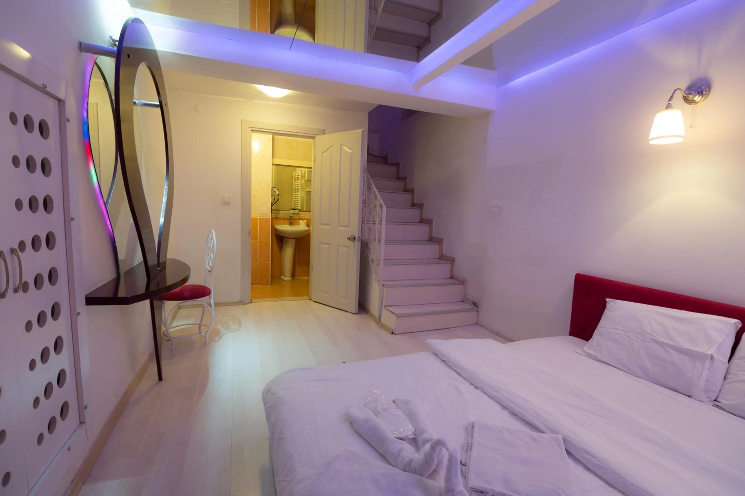 Photo of the whole room, Bed in Element Suites