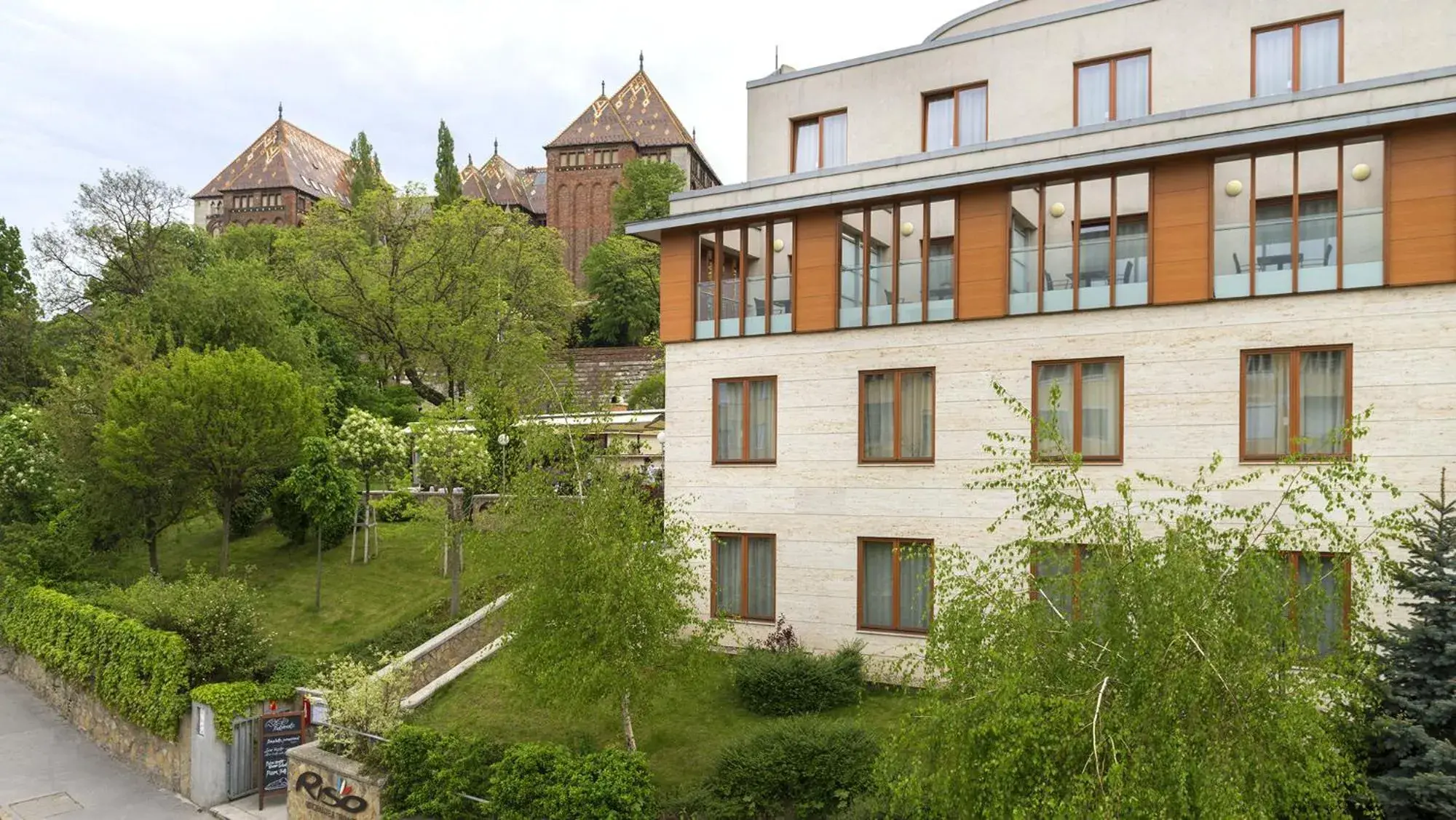 Property Building in Hotel Castle Garden