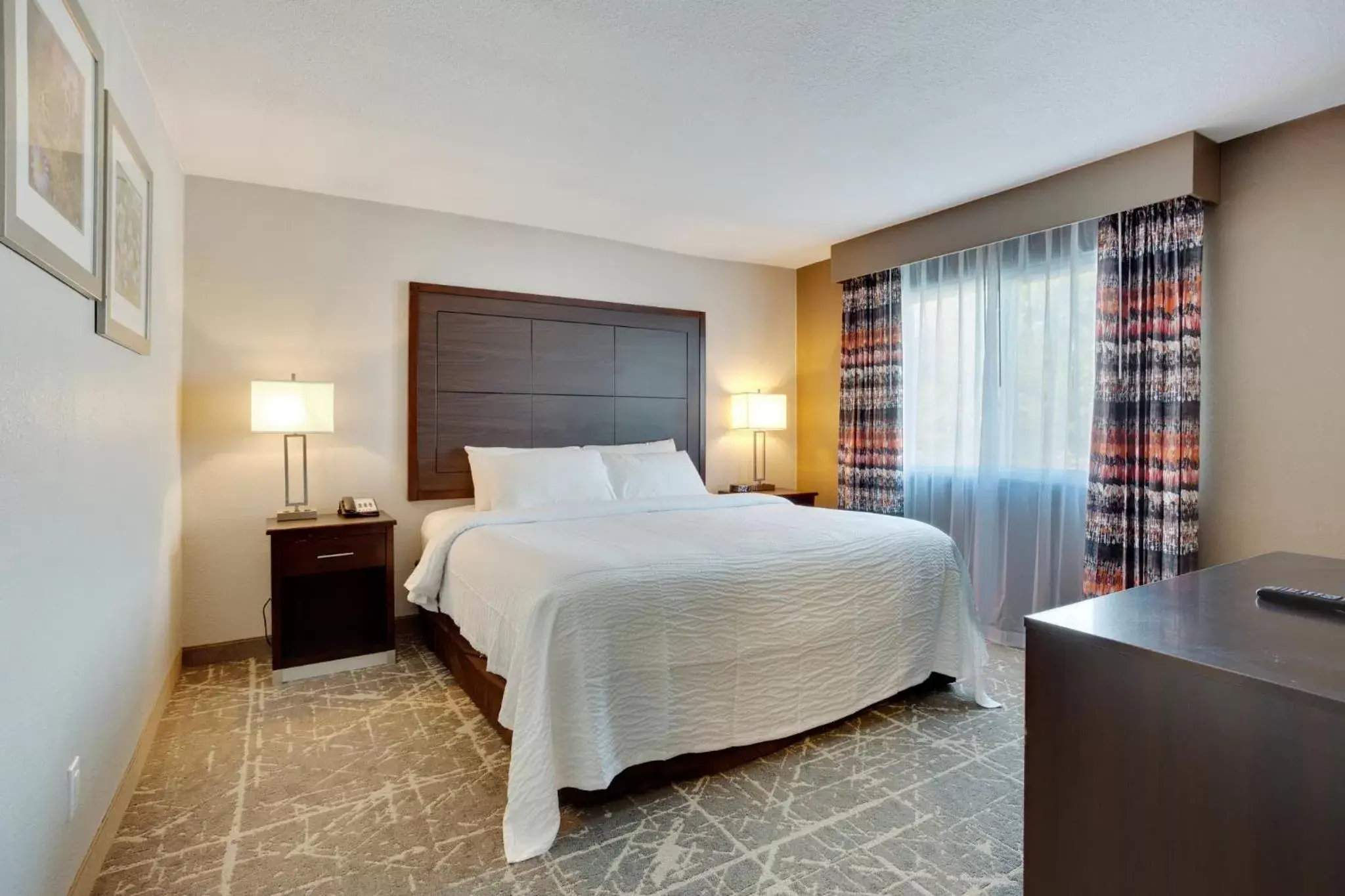 Bedroom, Bed in Orangewood Inn & Suites Kansas City Airport