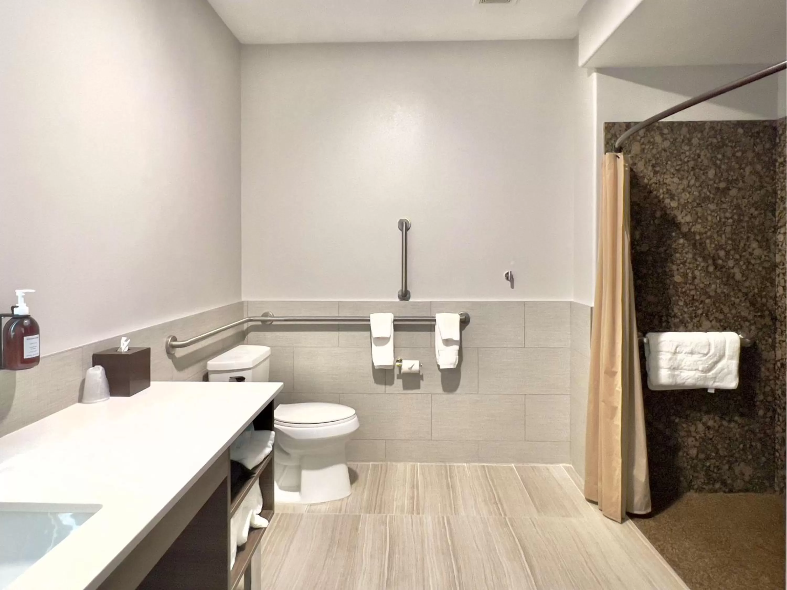 Bathroom in The Oread Lawrence, Tapestry Collection by Hilton