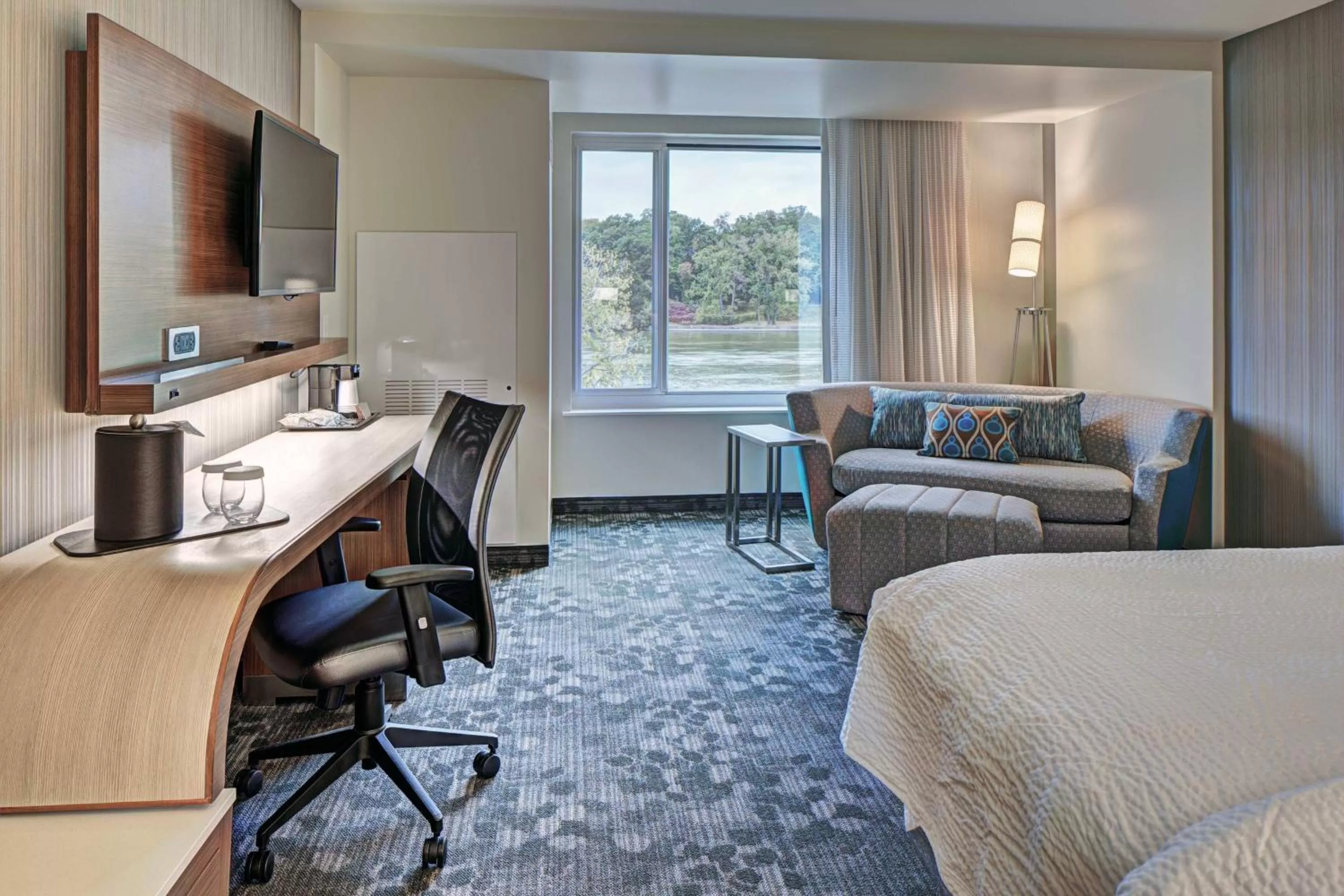 King Guest Room with River View in Courtyard by Marriott Appleton Riverfront