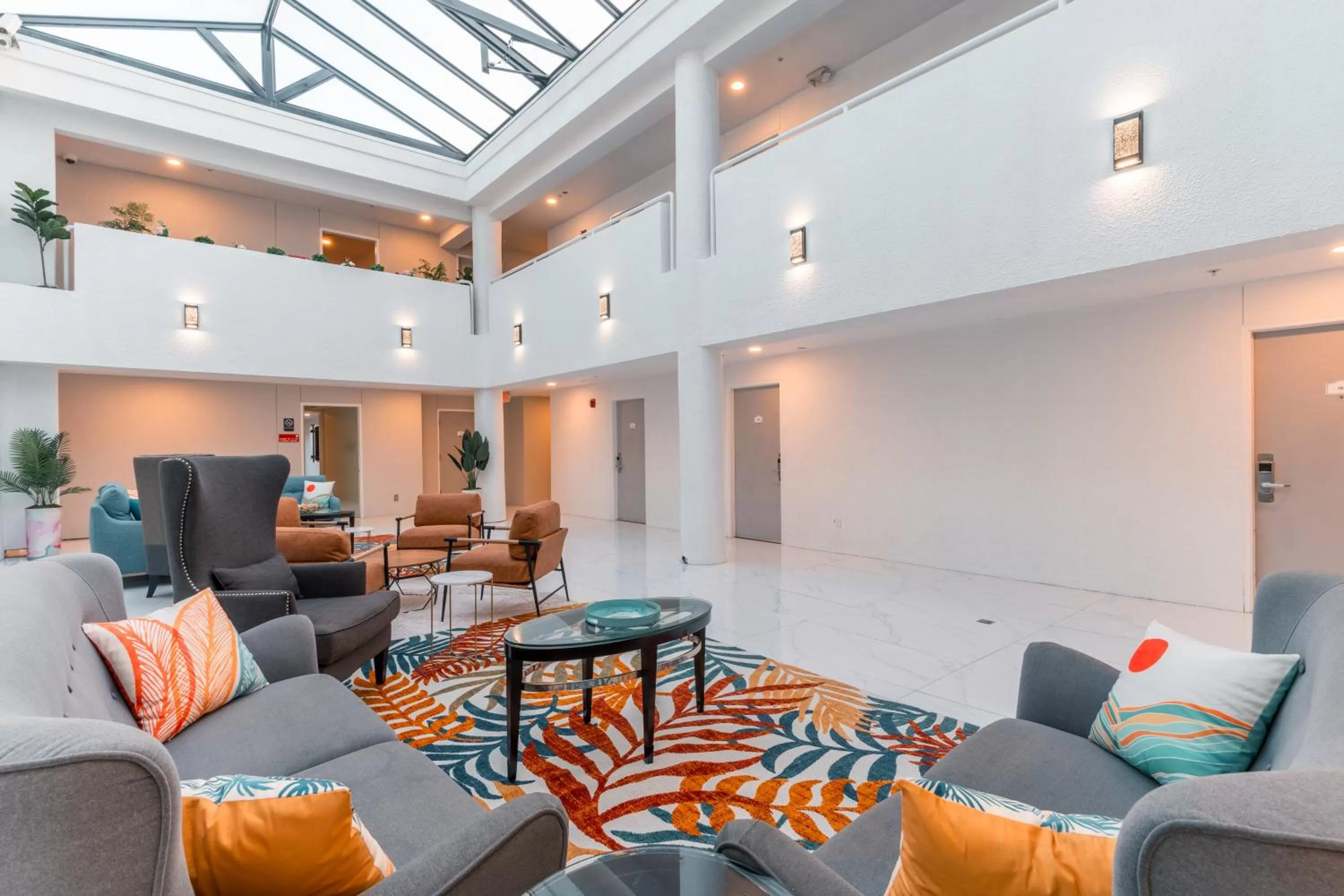 Seating Area in Hotel Aluxor SFO, Sapphire Boutique Collection