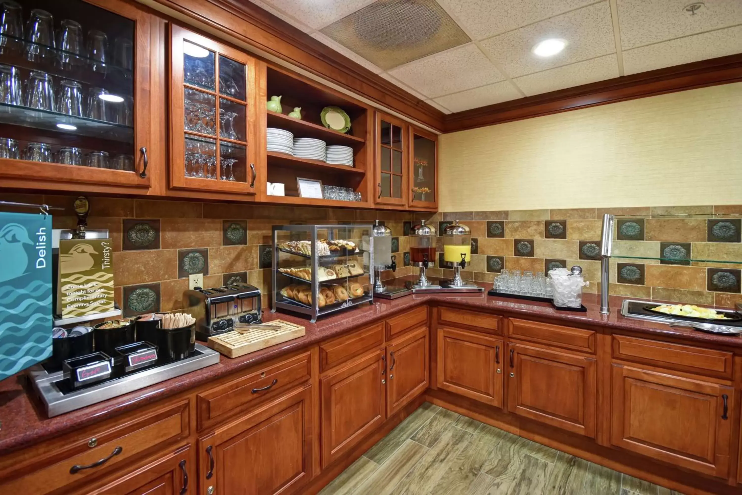 Dining area, Kitchen/Kitchenette in Homewood Suites by Hilton Lancaster