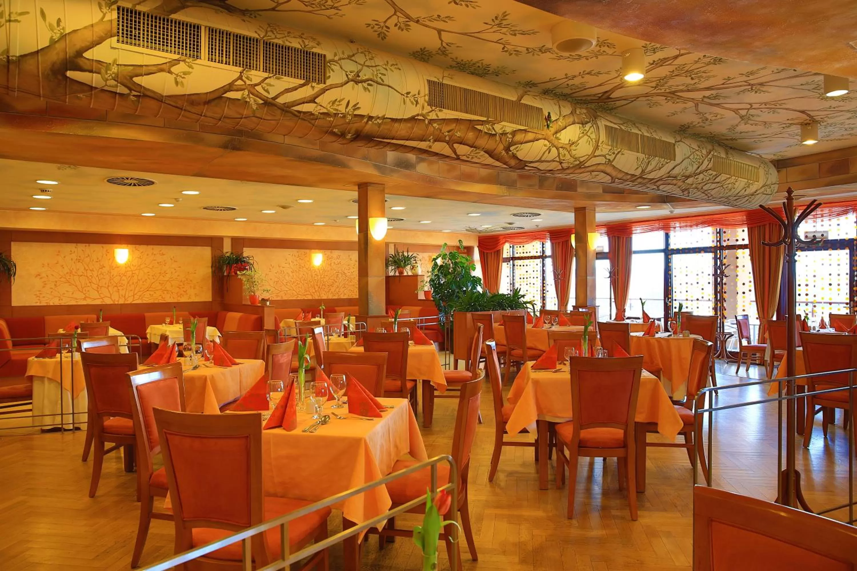 Restaurant/places to eat in PRIMAVERA Hotel & Congress centre