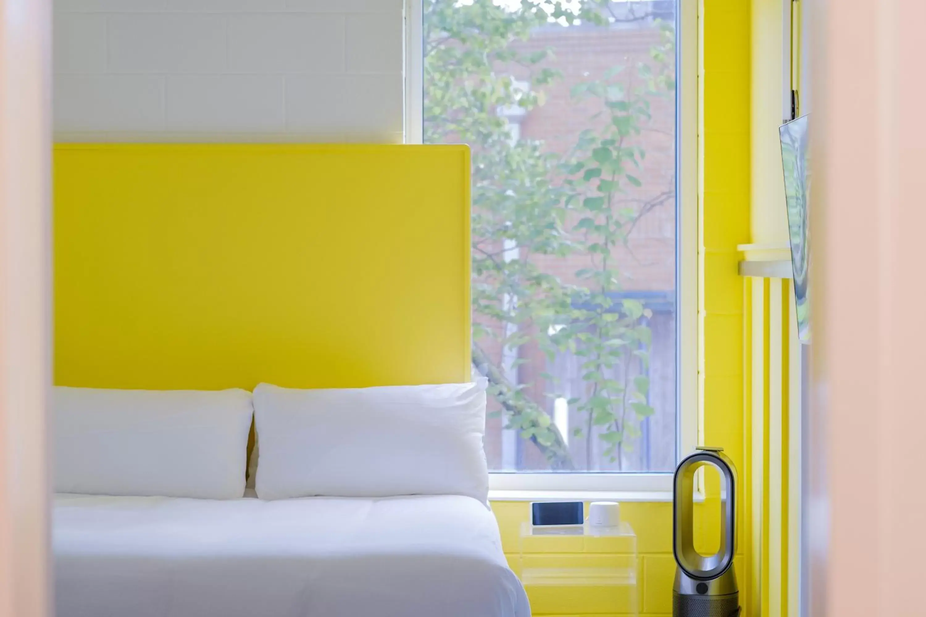 Bedroom, Seating Area in The Gallatin