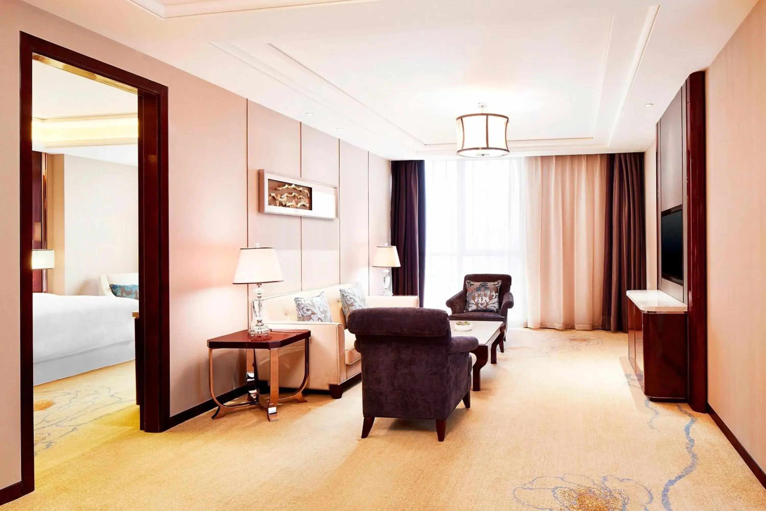 Photo of the whole room, Seating Area in Sheraton Grand Zhengzhou Hotel