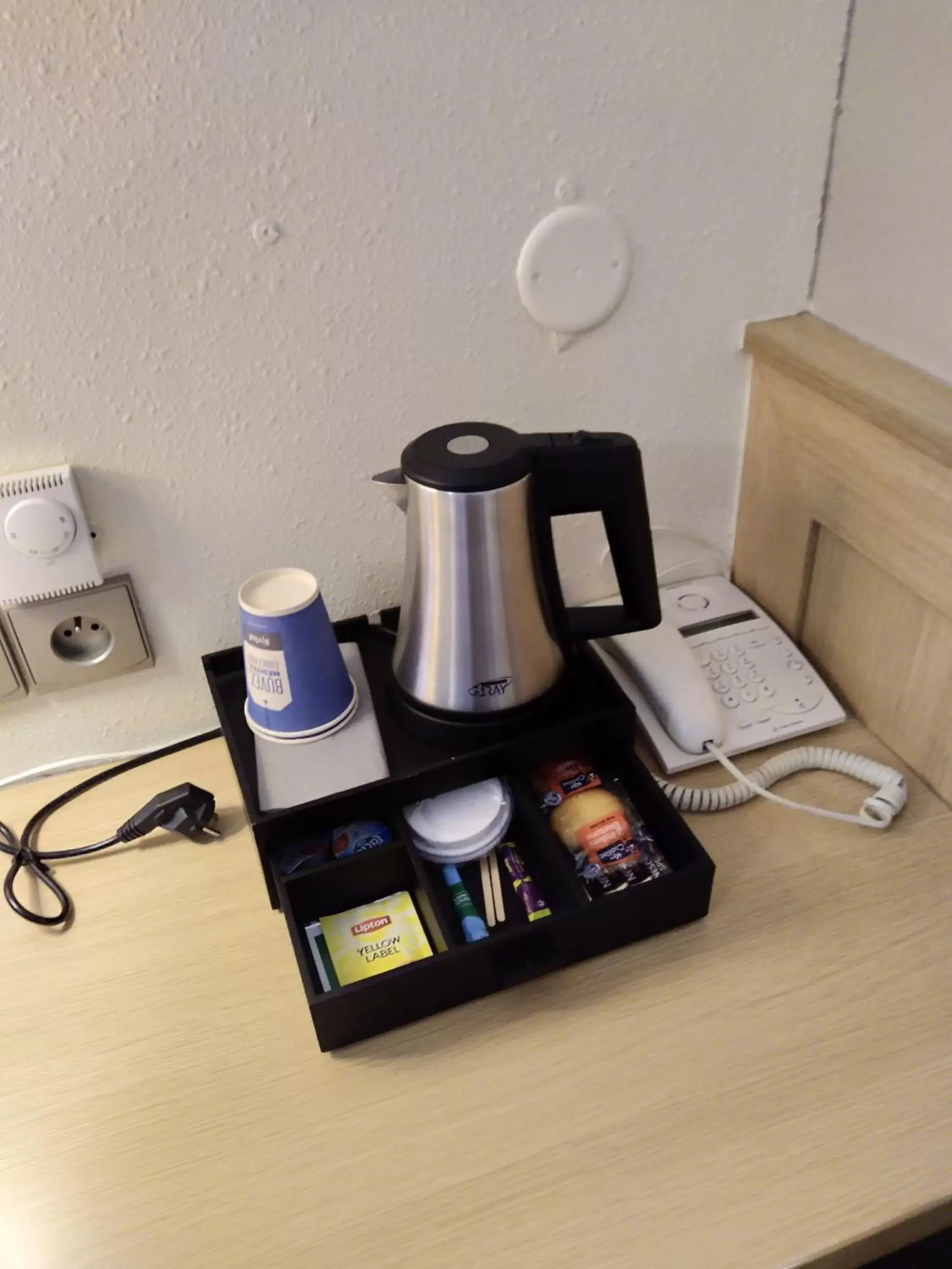 Coffee/tea facilities in Kyriad Rennes Sud - Chantepie