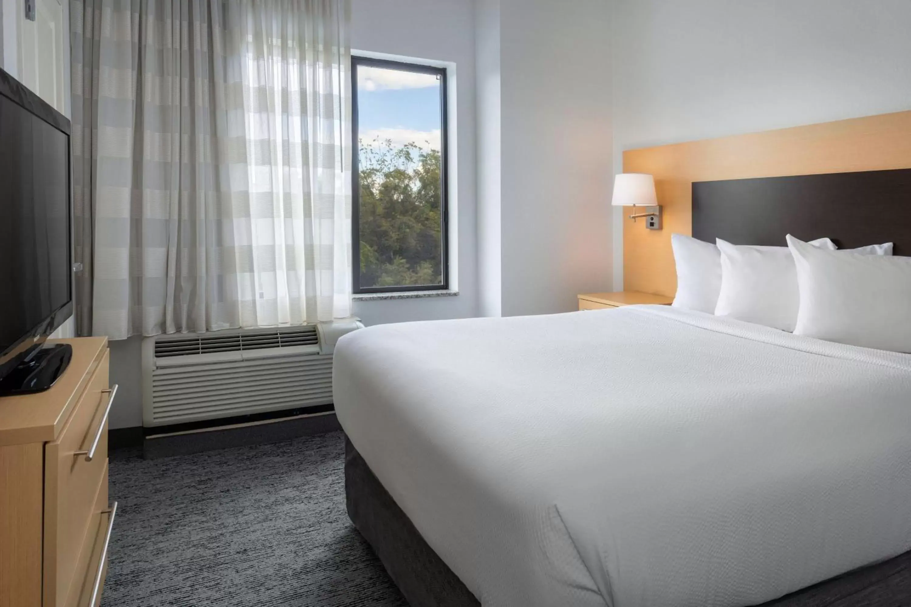 Bedroom, Bed in TownePlace Suites by Marriott York