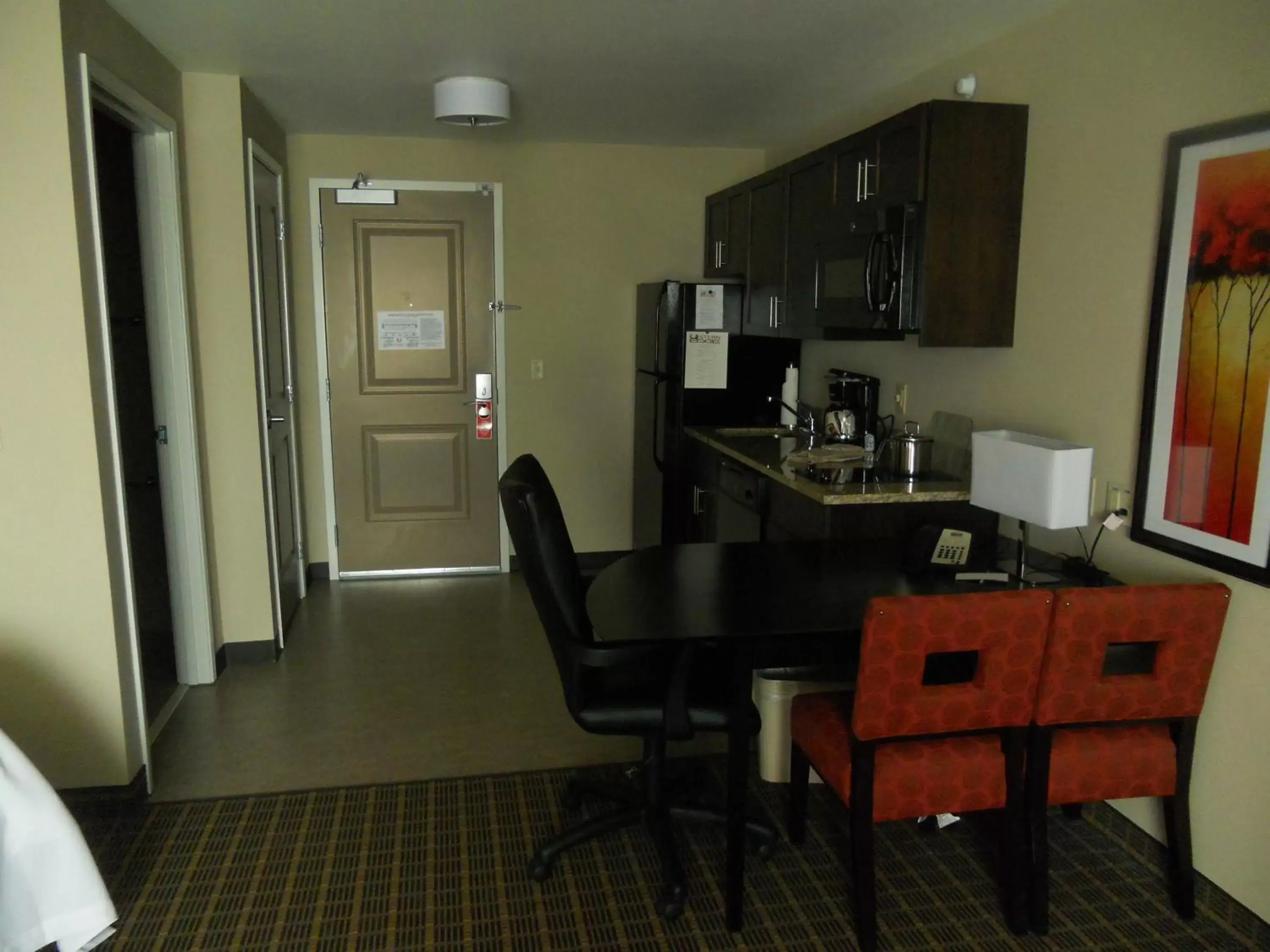 Kitchen or kitchenette, Dining Area in Hawthorn Suites by Wyndham Dickinson