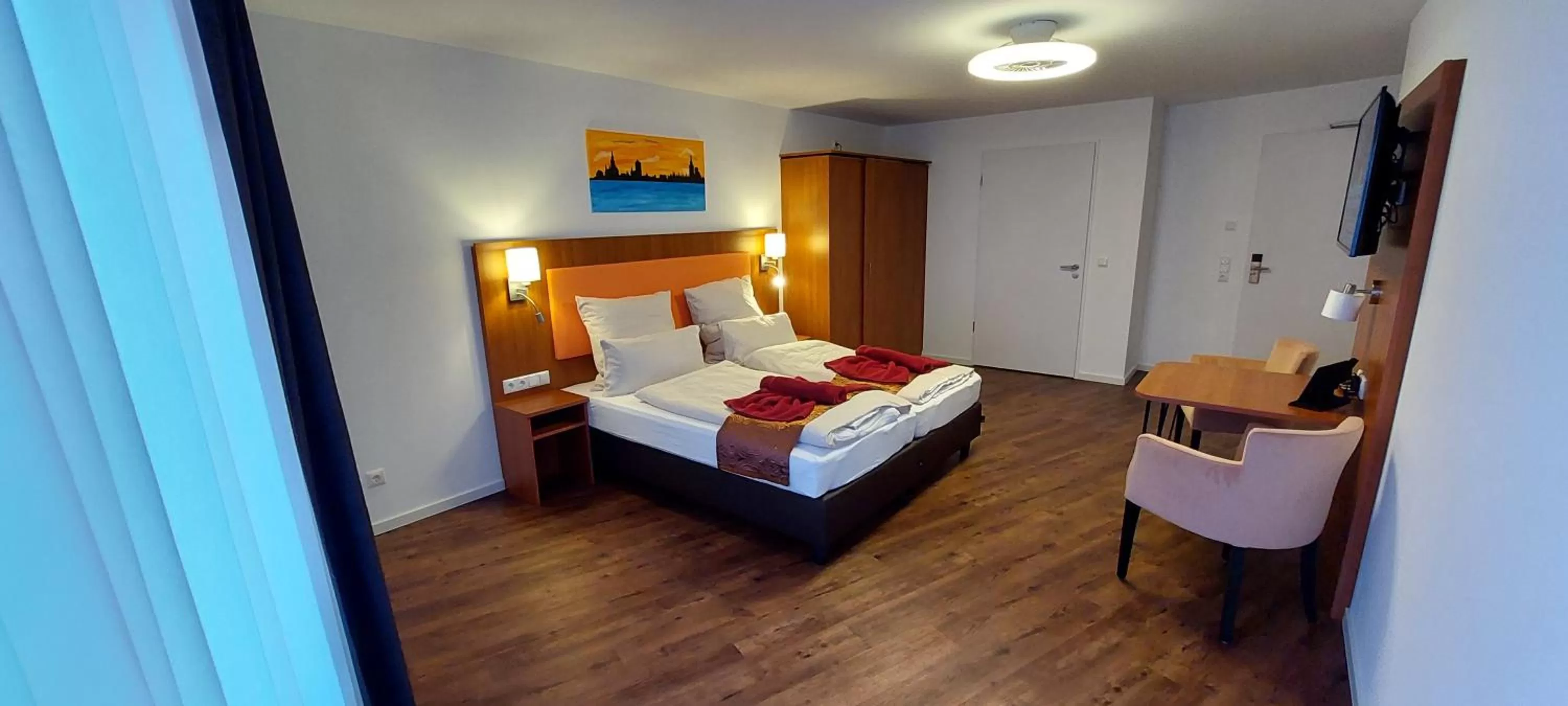 room service, Bed in Hotel Amber Altstadt