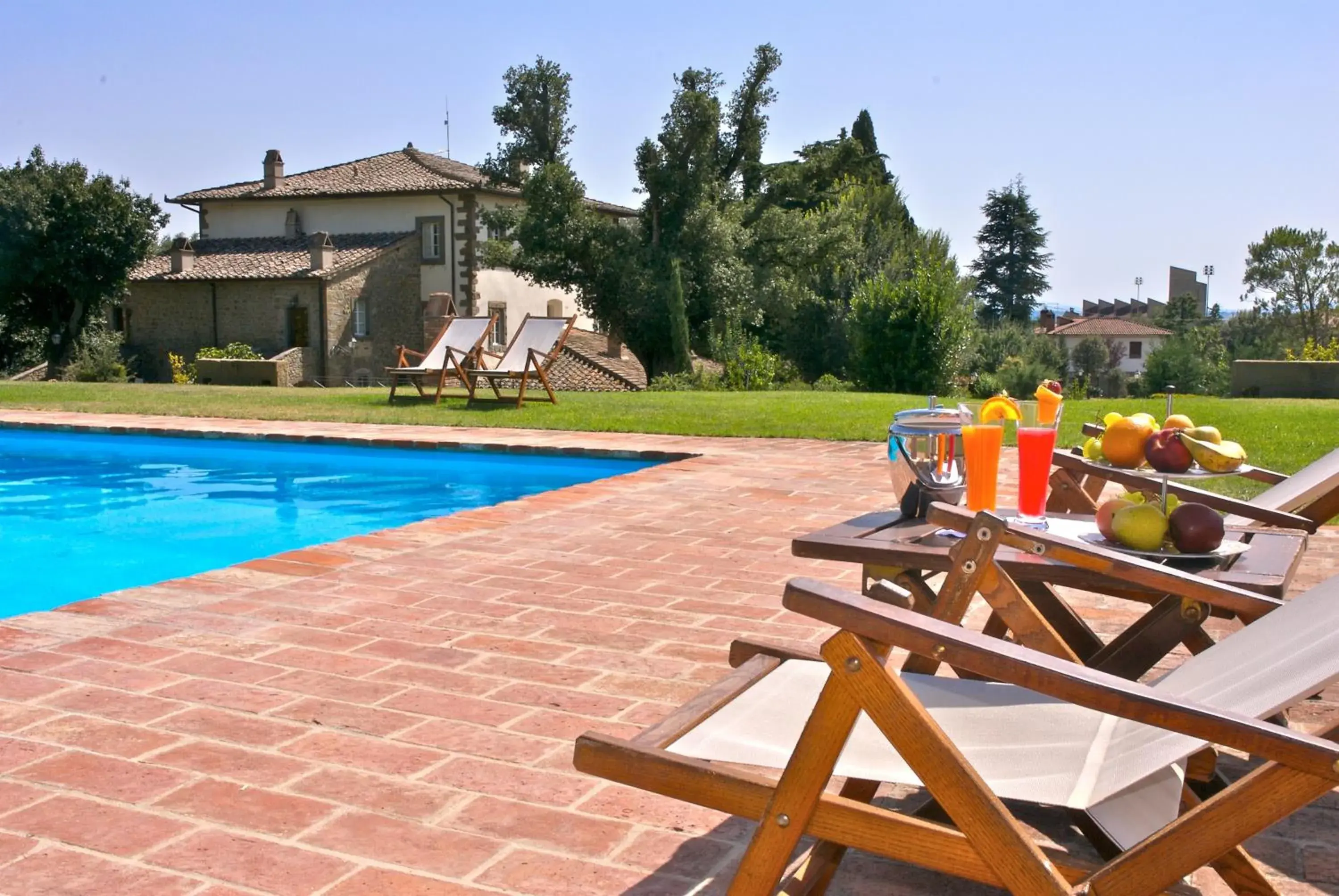 Solarium, Swimming Pool in Relais Villa Baldelli