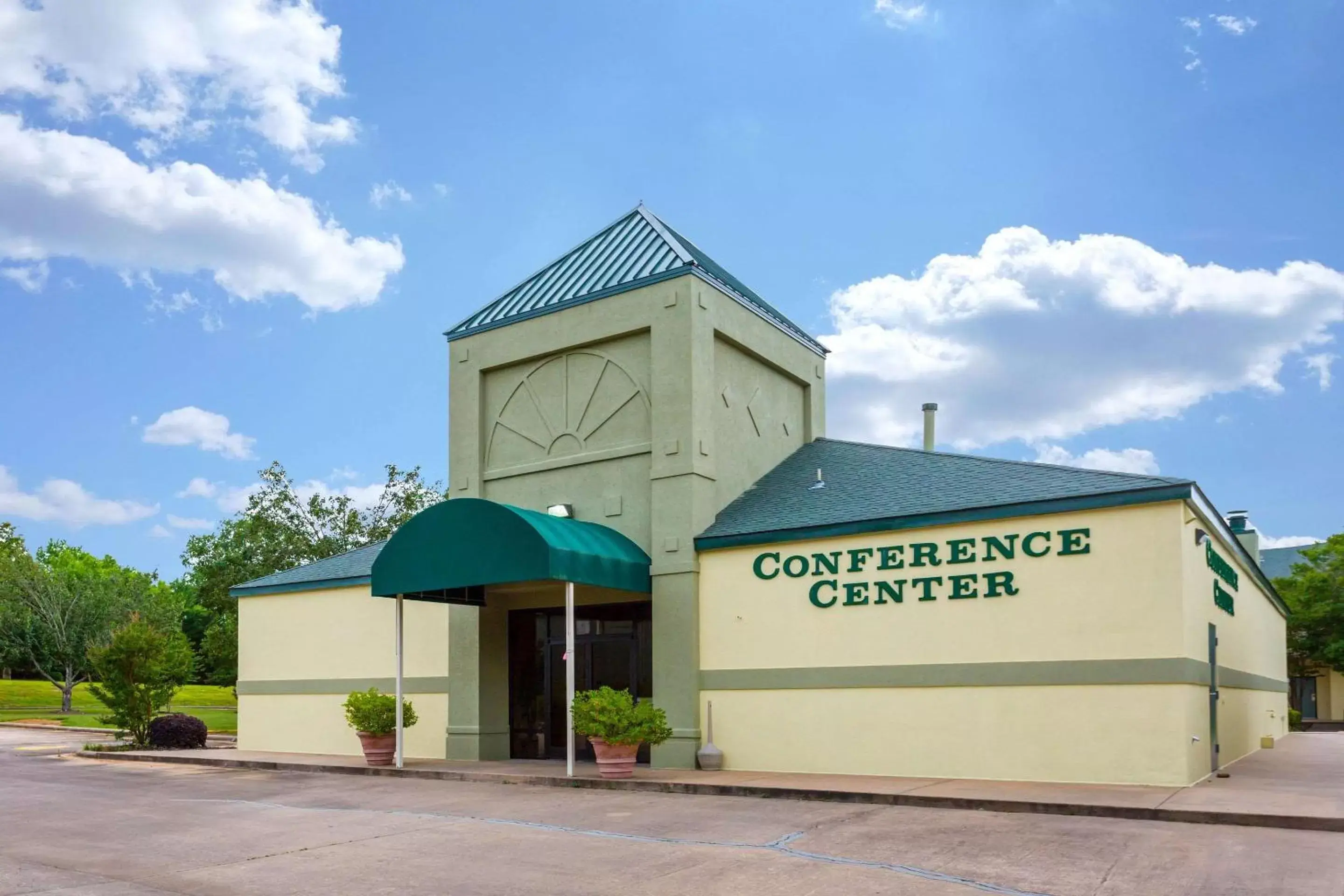 Property Building in Quality Inn & Conference Center