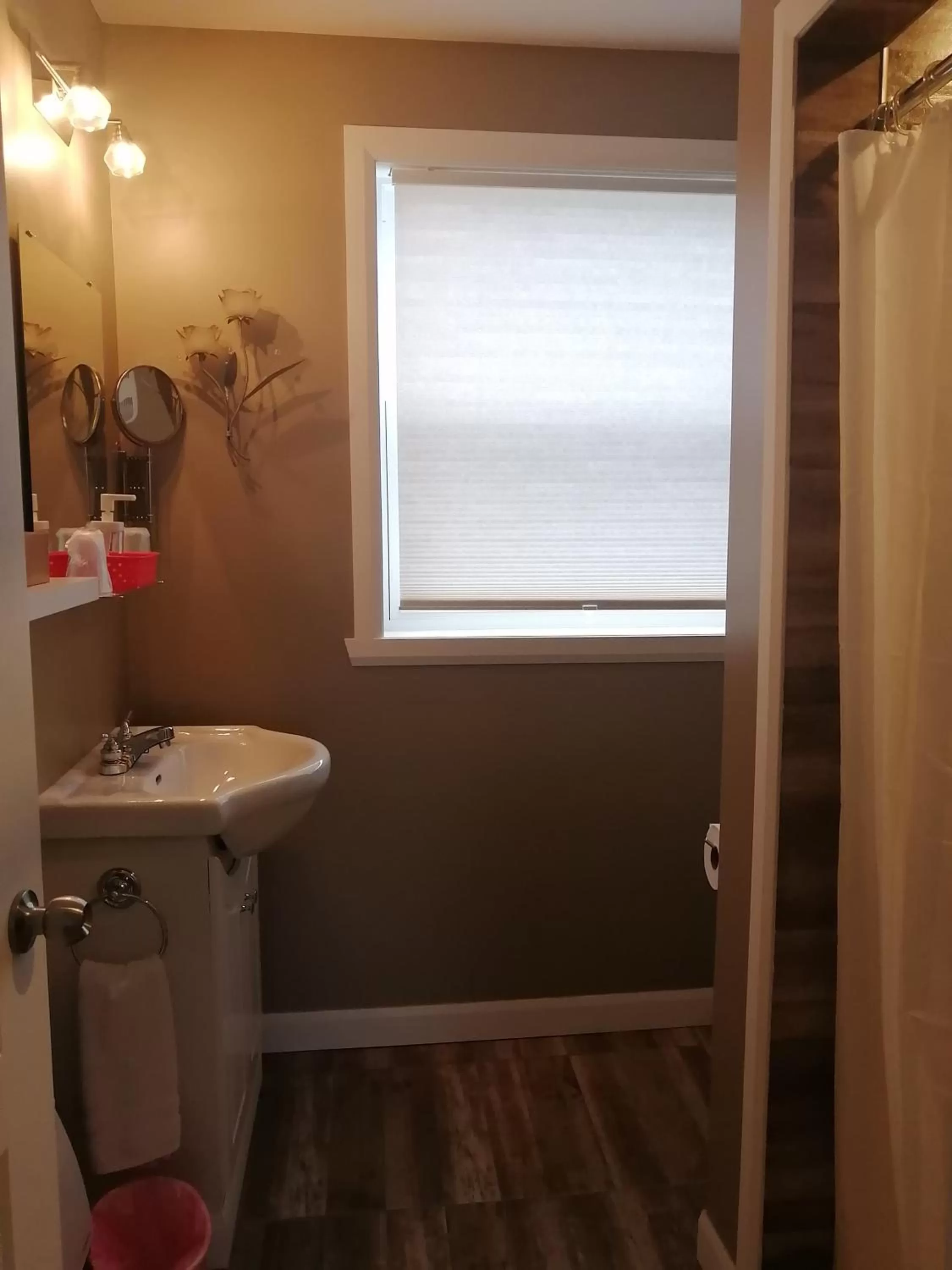 Bathroom in Gîte Shoreline de la Terre à la Mer