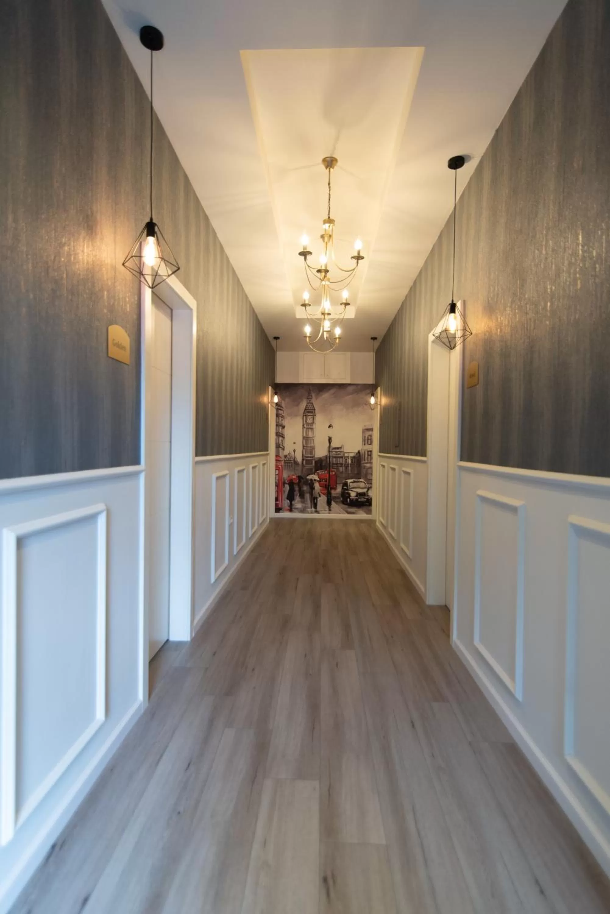 Facade/entrance in King's bed - Stay Royal and Stylish Bahai's Garden