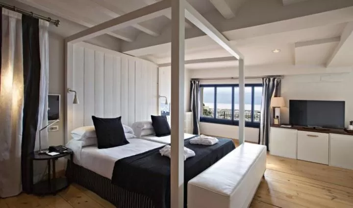 View (from property/room), Bed in Hotel Trias