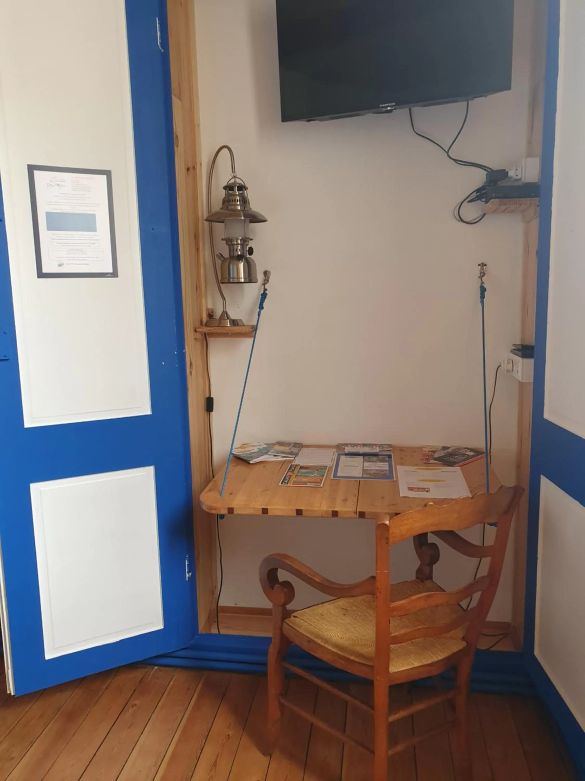 TV and multimedia in B & B Les Secrets des Loges