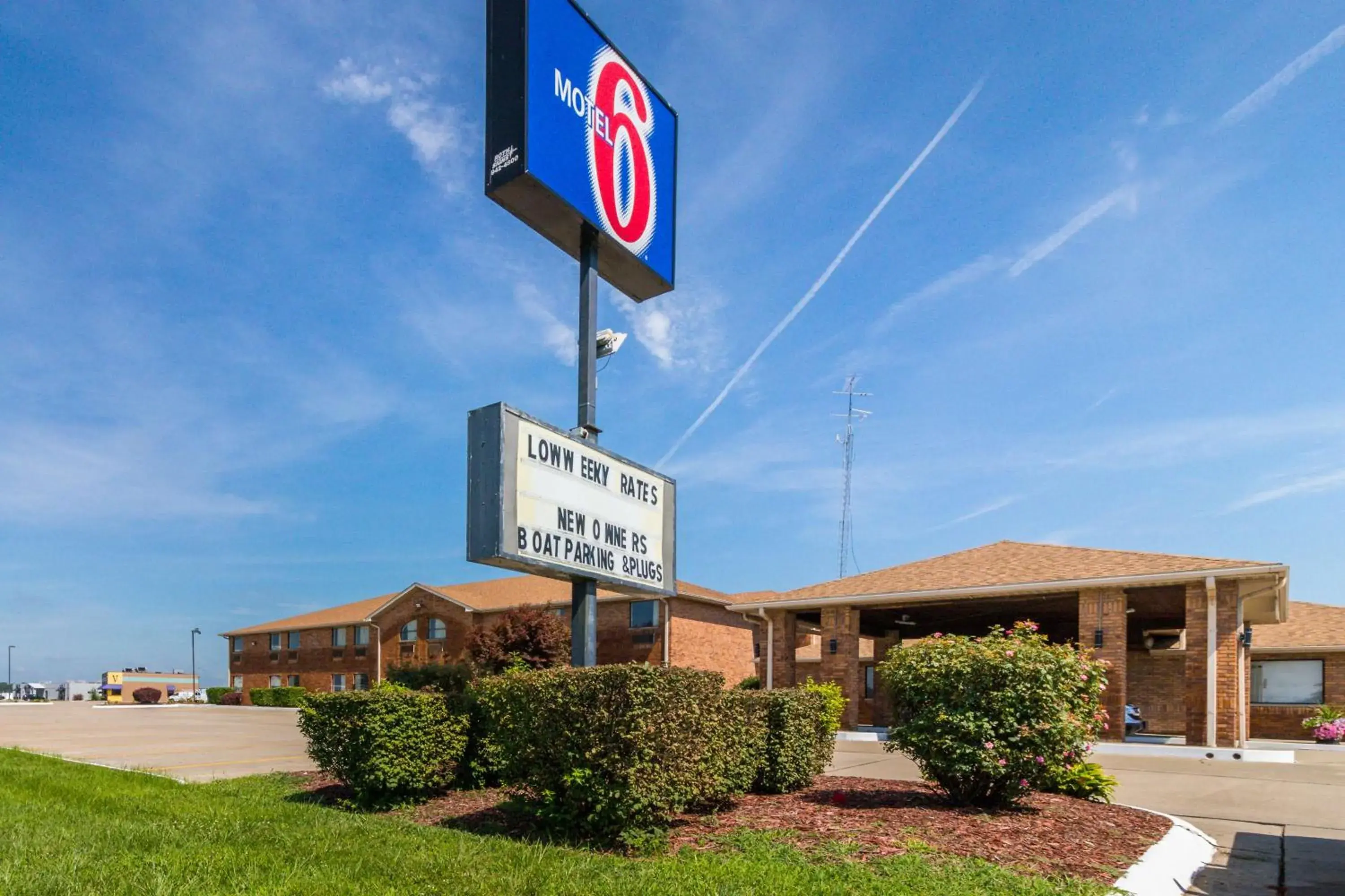 Property building in Motel 6-Marion, IL