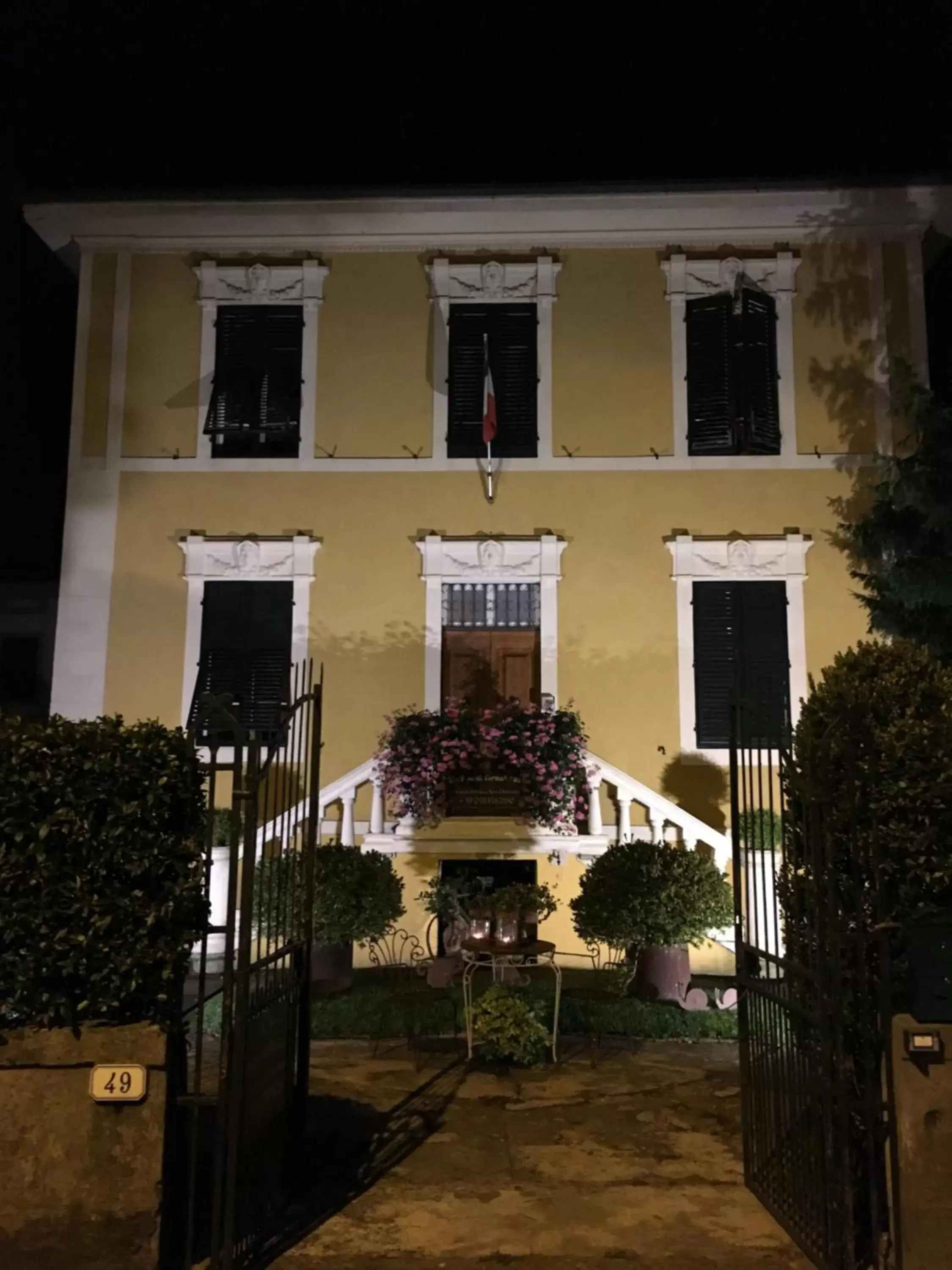 Facade/entrance, Property Building in Villa San Donato B&B