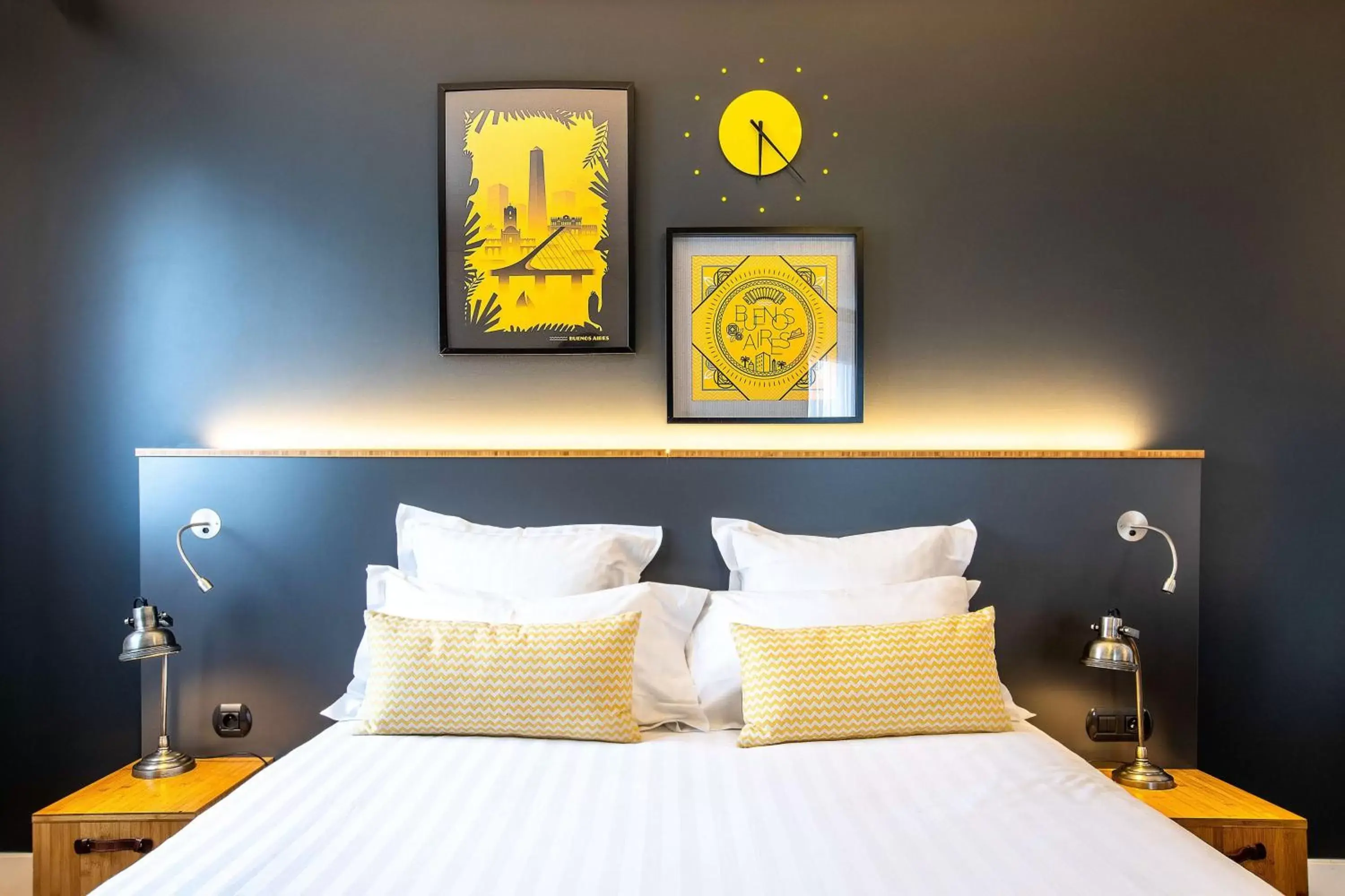 Photo of the whole room, Bed in Best Western Plus Suitcase Paris La Défense Photo of the whole room, Bed in Best Western Plus Suitcase Paris La Défense