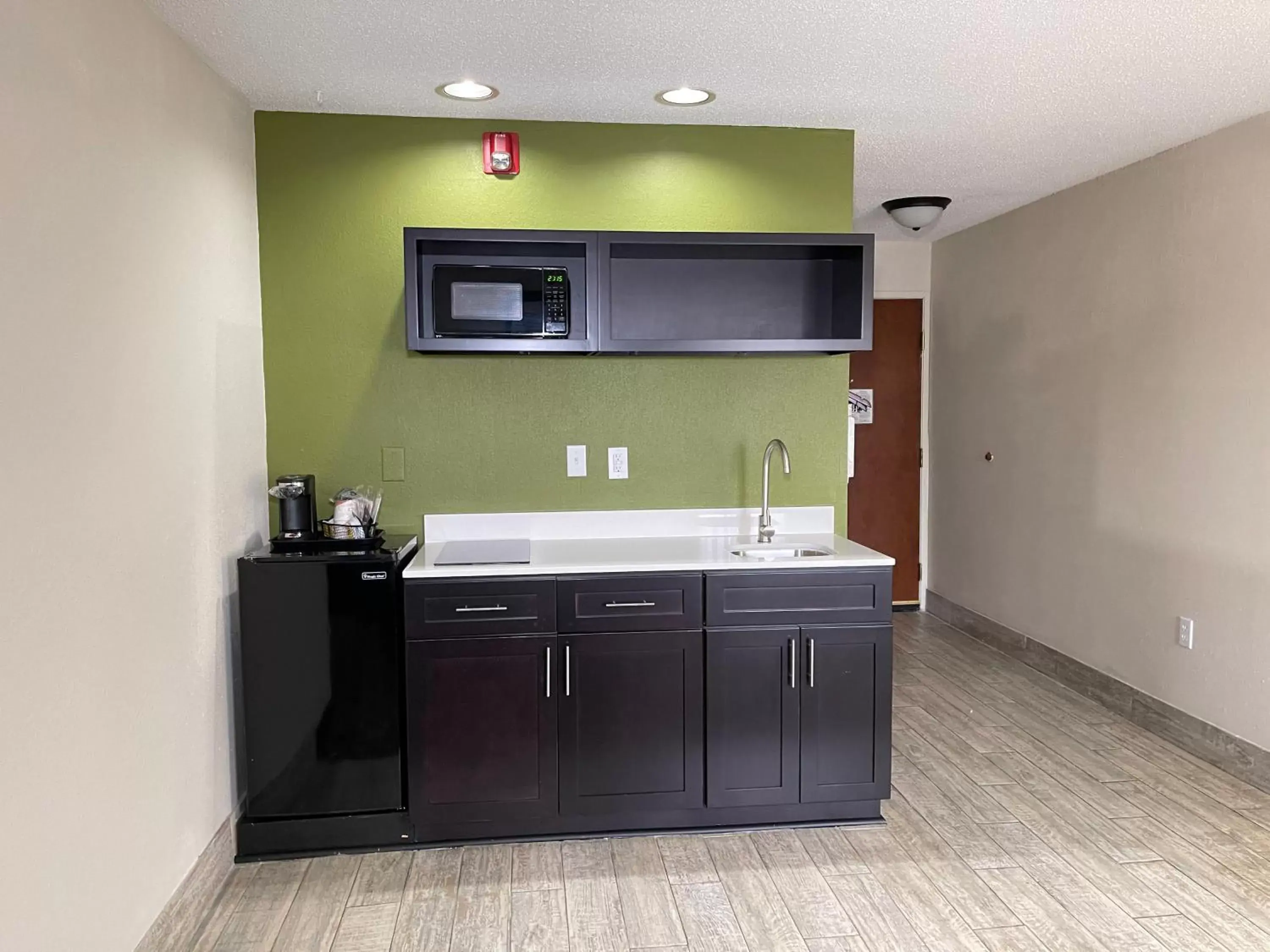 Kitchen/Kitchenette in Quality Inn & Suites Clemmons I-40