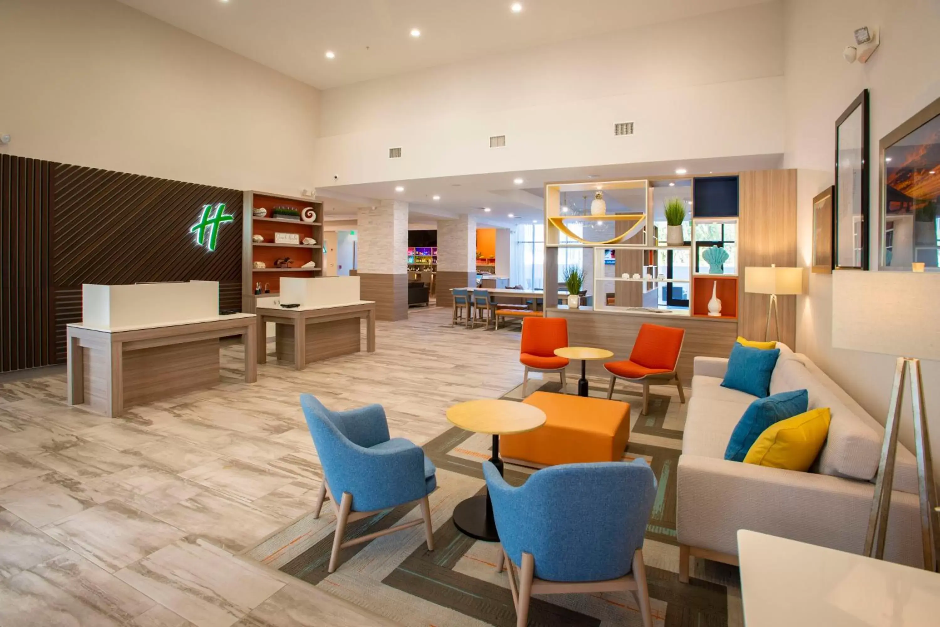 Property building, Lounge/Bar in Holiday Inn Pensacola - University Area, an IHG Hotel