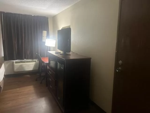 Bed in Baymont by Wyndham Battle Creek/I-94