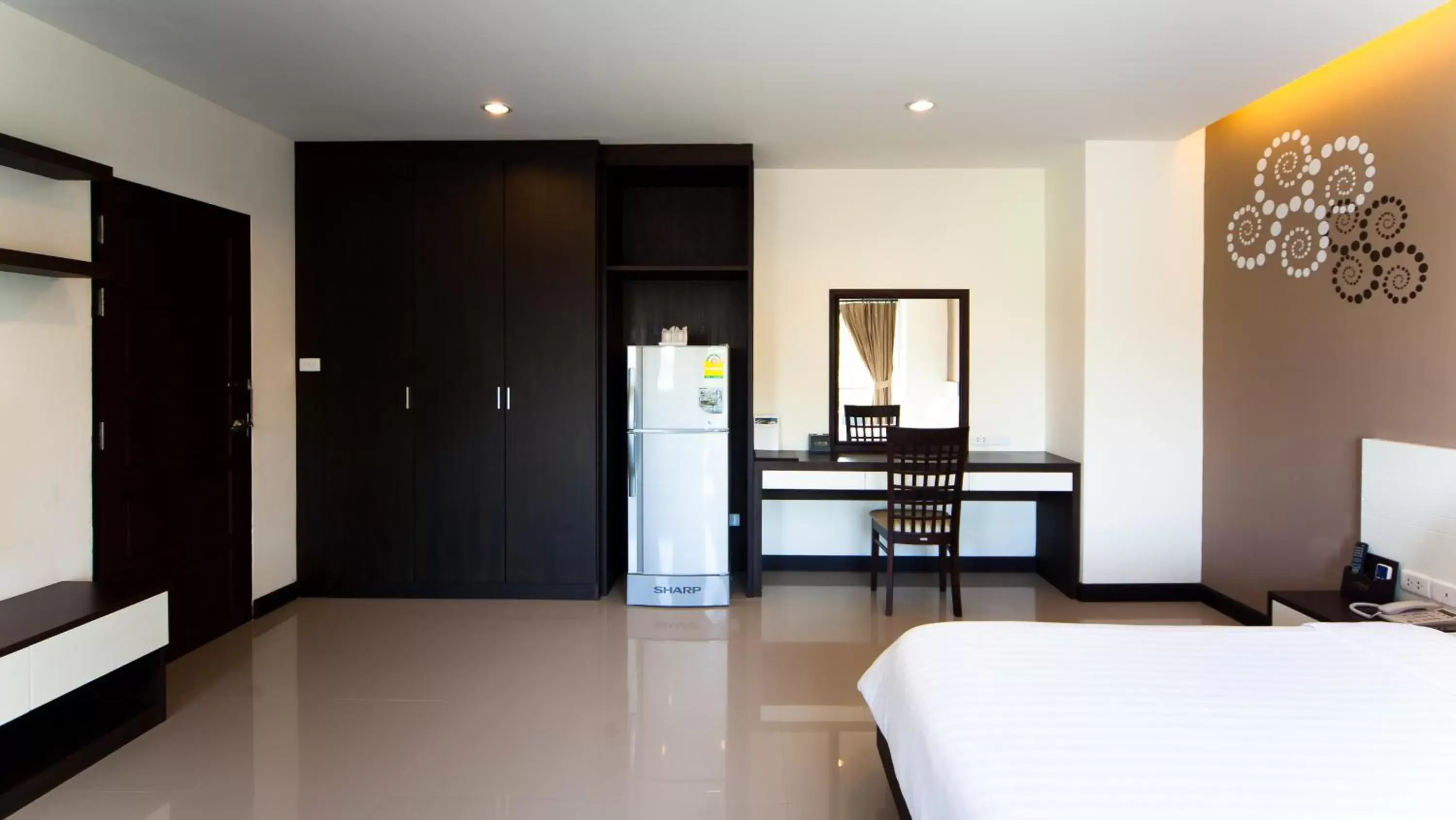 Photo of the whole room, Kitchen/Kitchenette in Phavina Hotel Rayong SHA Extra Plus