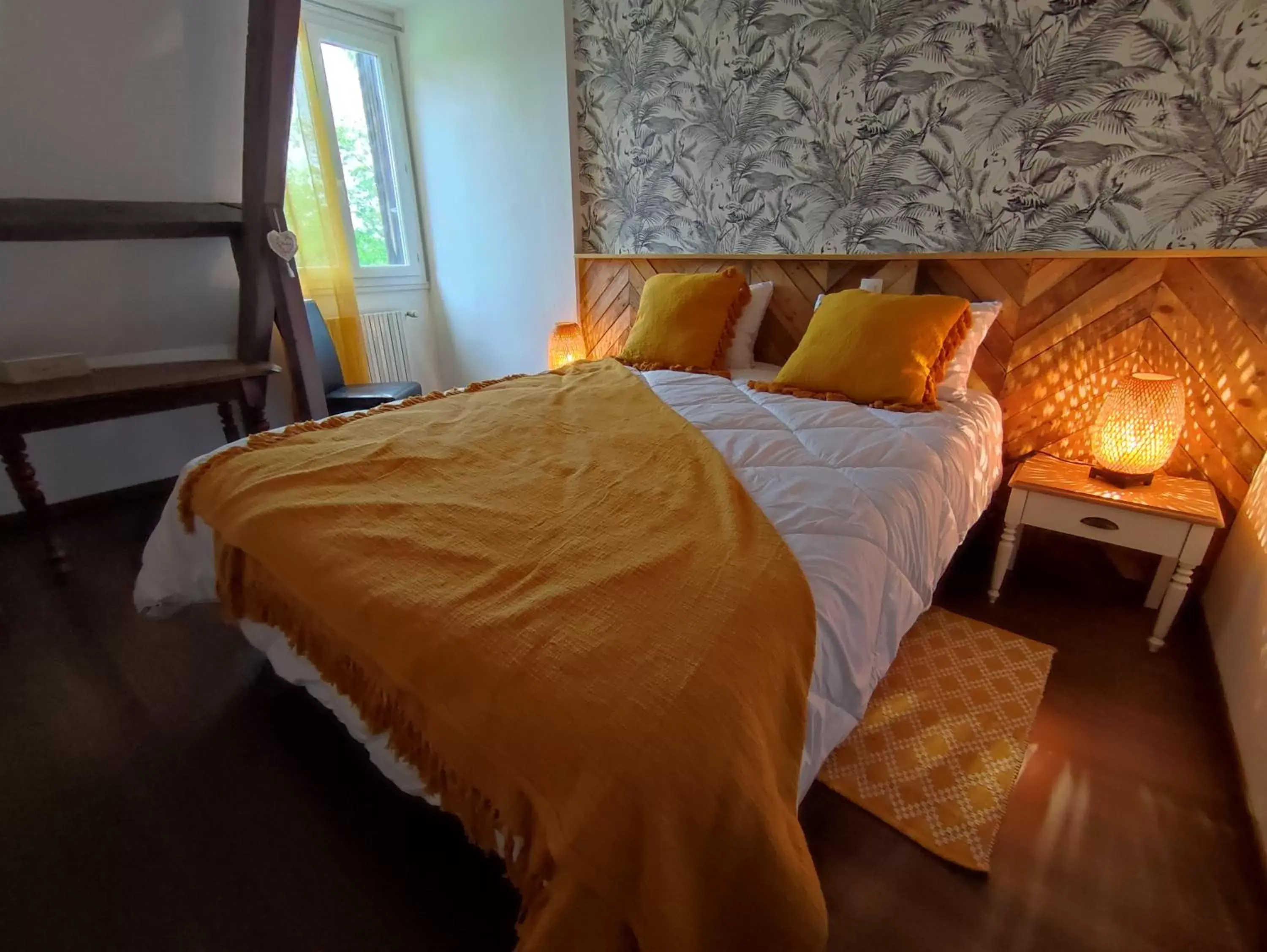 Double or Twin Room with Private External Bathroom in Aux Couleurs d'Esteil Double or Twin Room with Private External Bathroom in Aux Couleurs d'Esteil