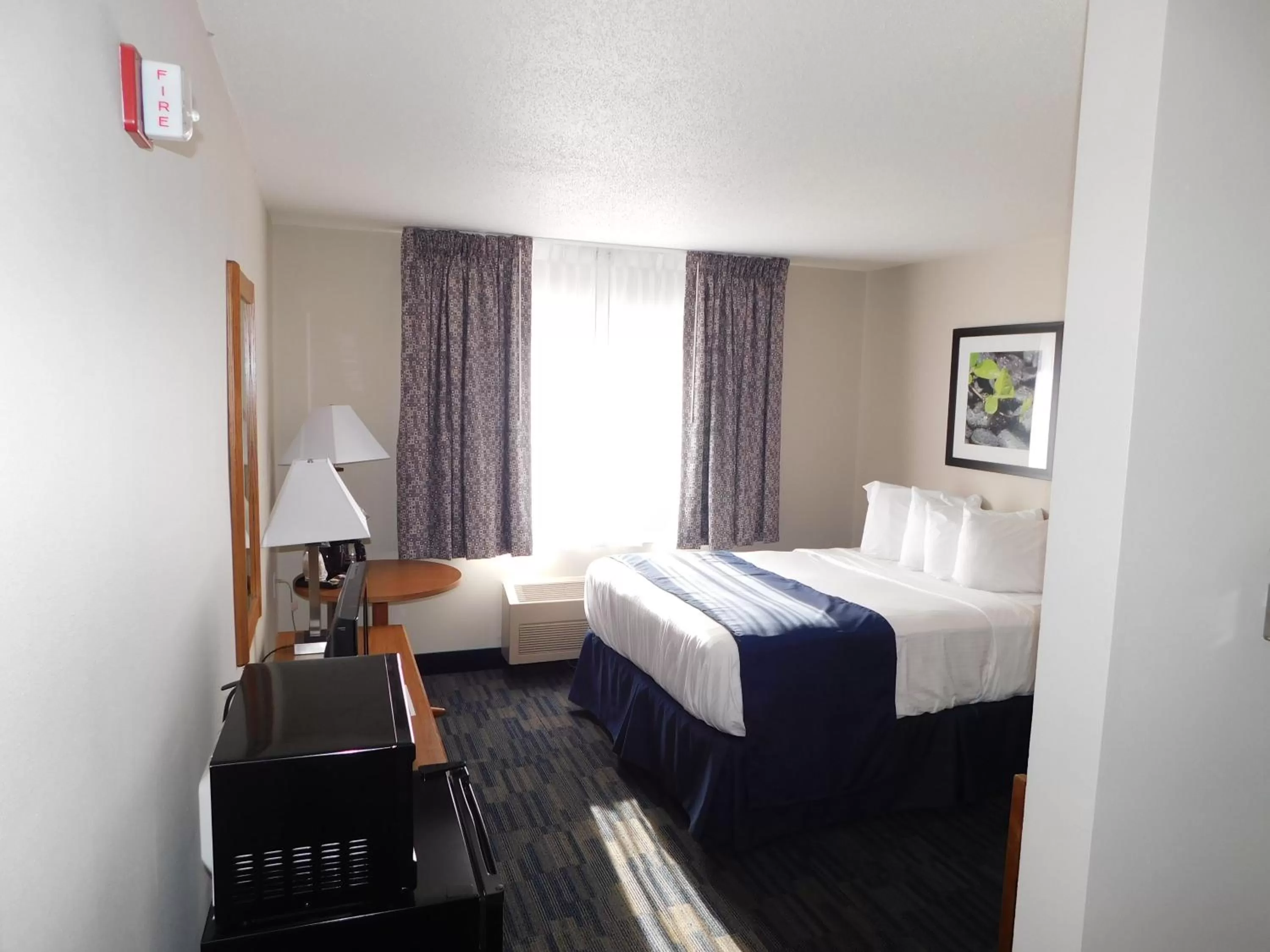 Photo of the whole room, Bed in Northwoods Best Inn - Chetek