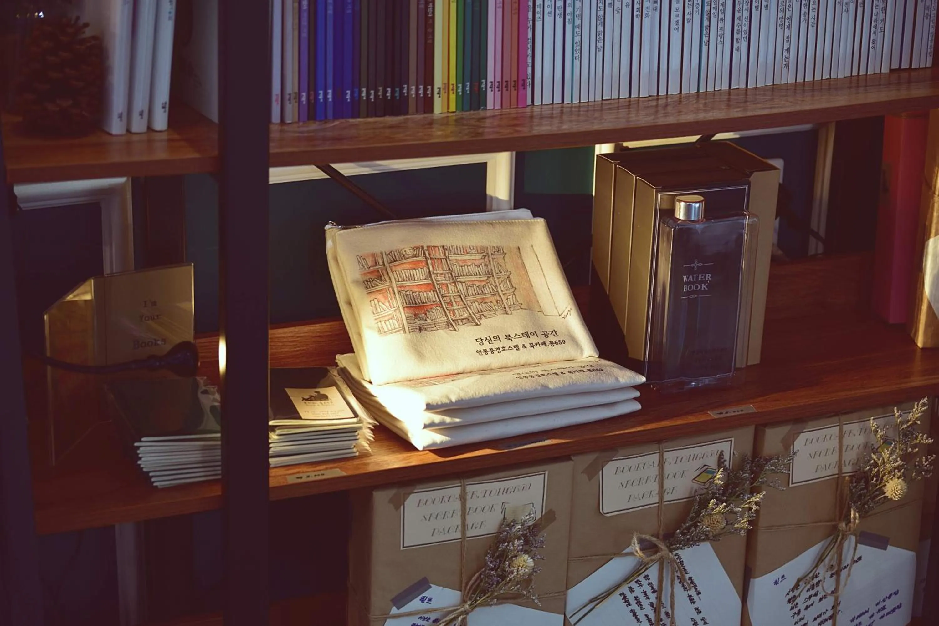 Library in Andong Poong-gyung HOSTEL n LIBRARY