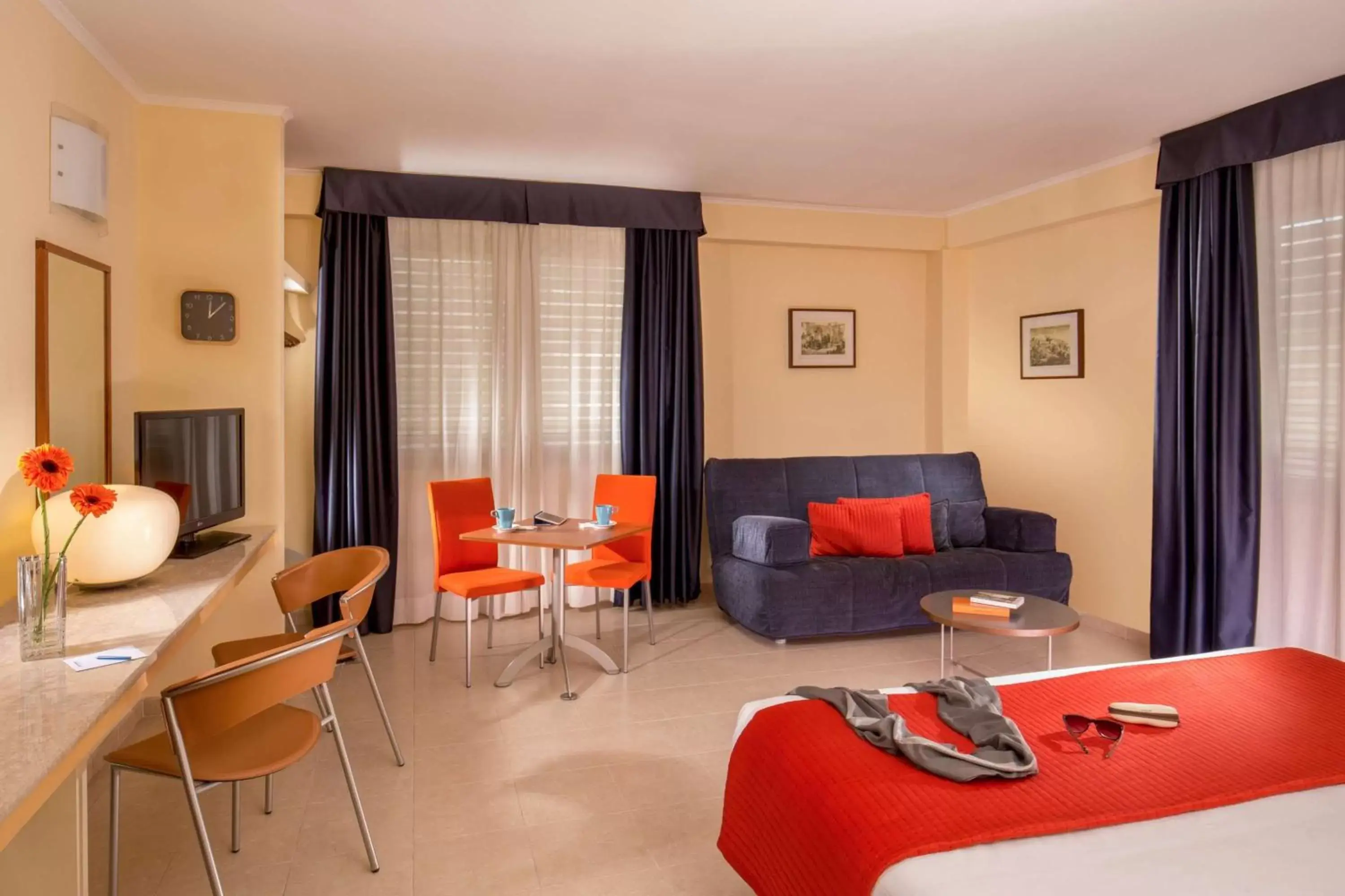 Photo of the whole room, Seating Area in Best Western Blu Hotel Roma