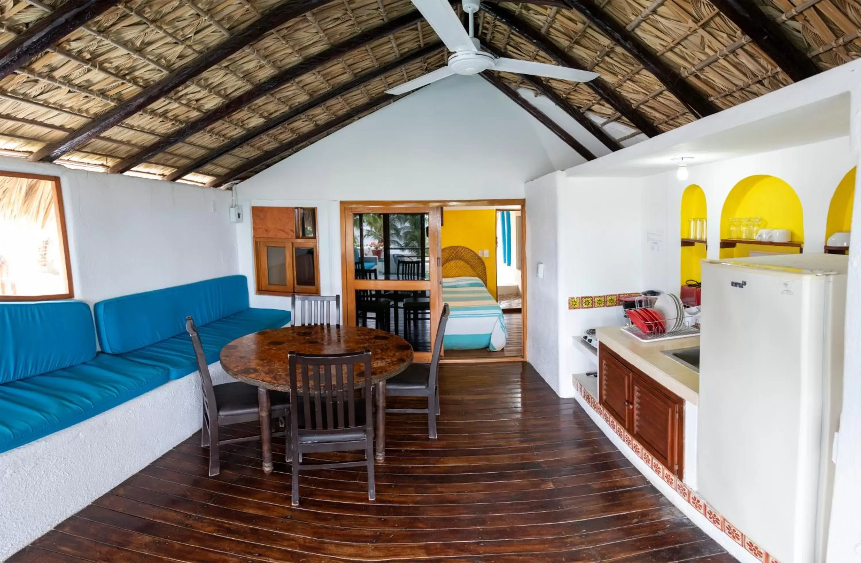 kitchen, Seating Area in Hotel Bungalows Acuario