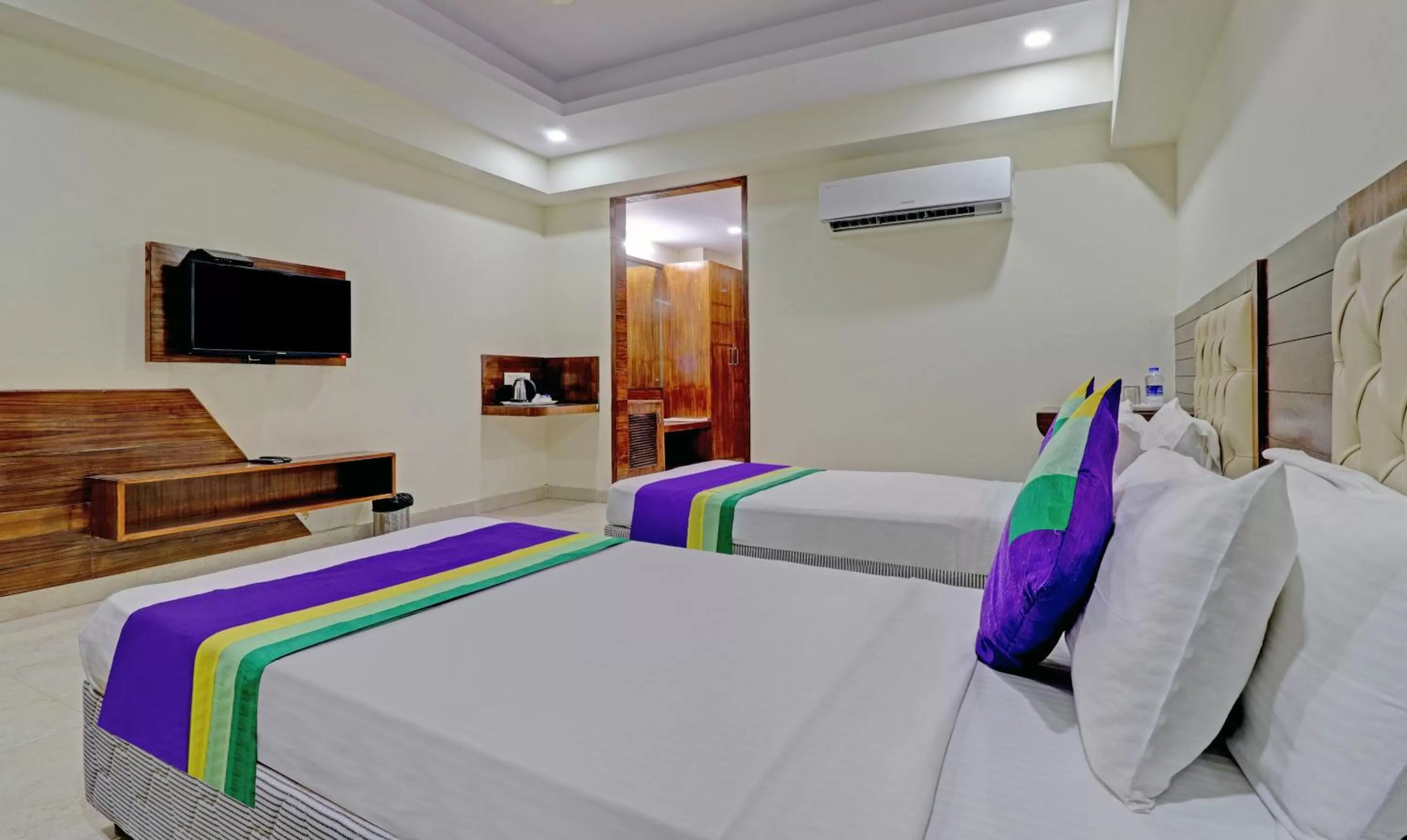 Bed in Treebo Tryst Pearl Avenue Ring Road