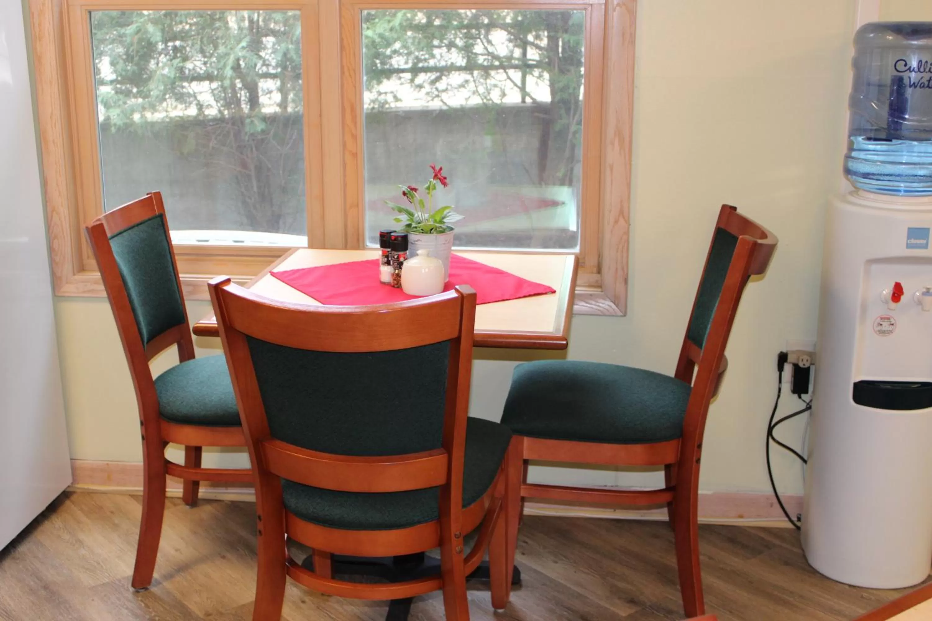 Dining Area in Mill Creek Hotel