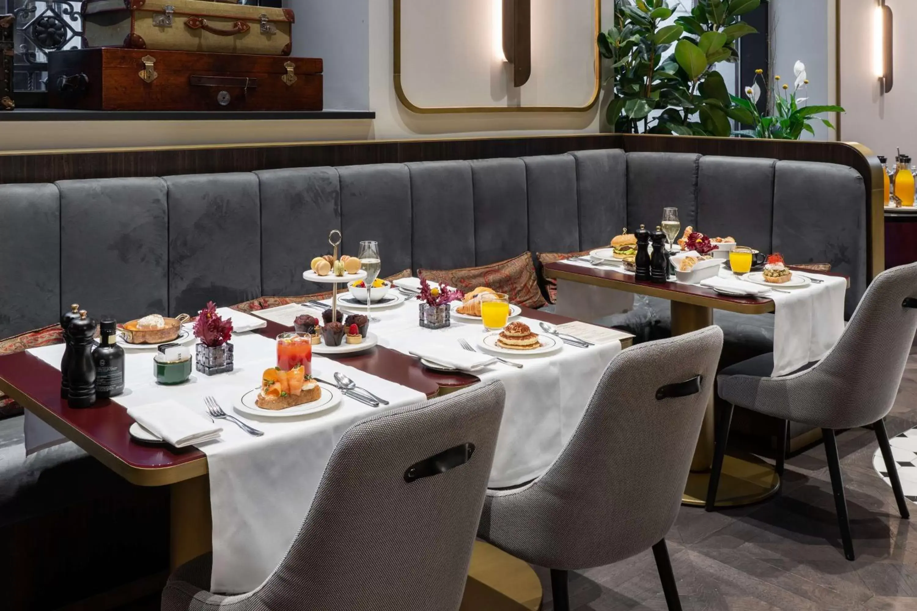 Restaurant/Places to Eat in Radisson Collection Hotel, Palazzo Touring Club Milan
