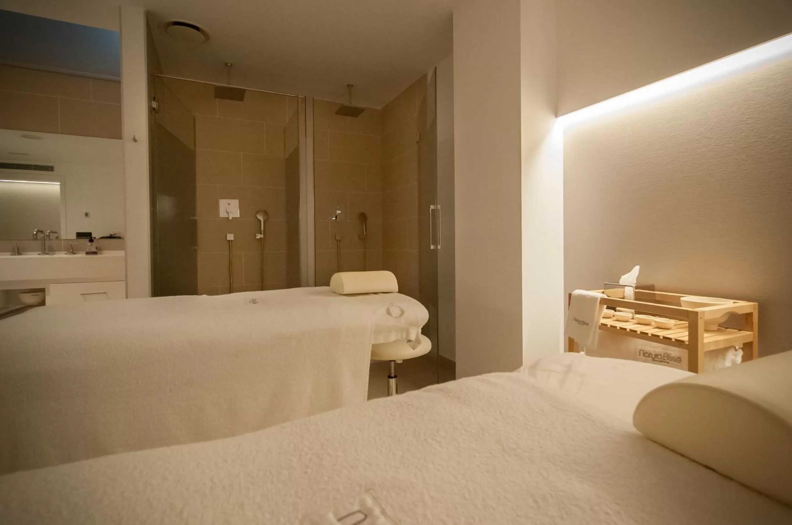 Massage, Bed in Hotel Sorli Emocions